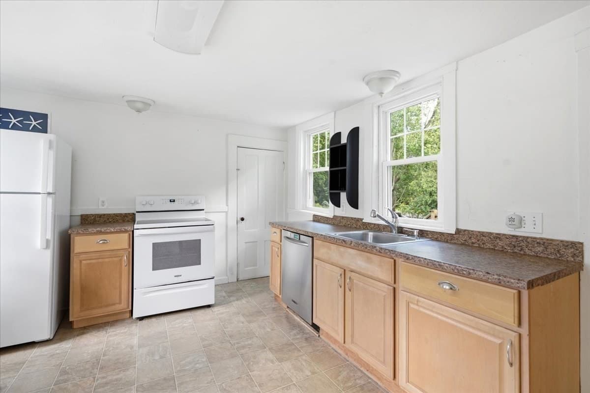 Single Family Residence at 194-196 Hersey St, Hingham MA 02043, Hingham, photo 9 of 37