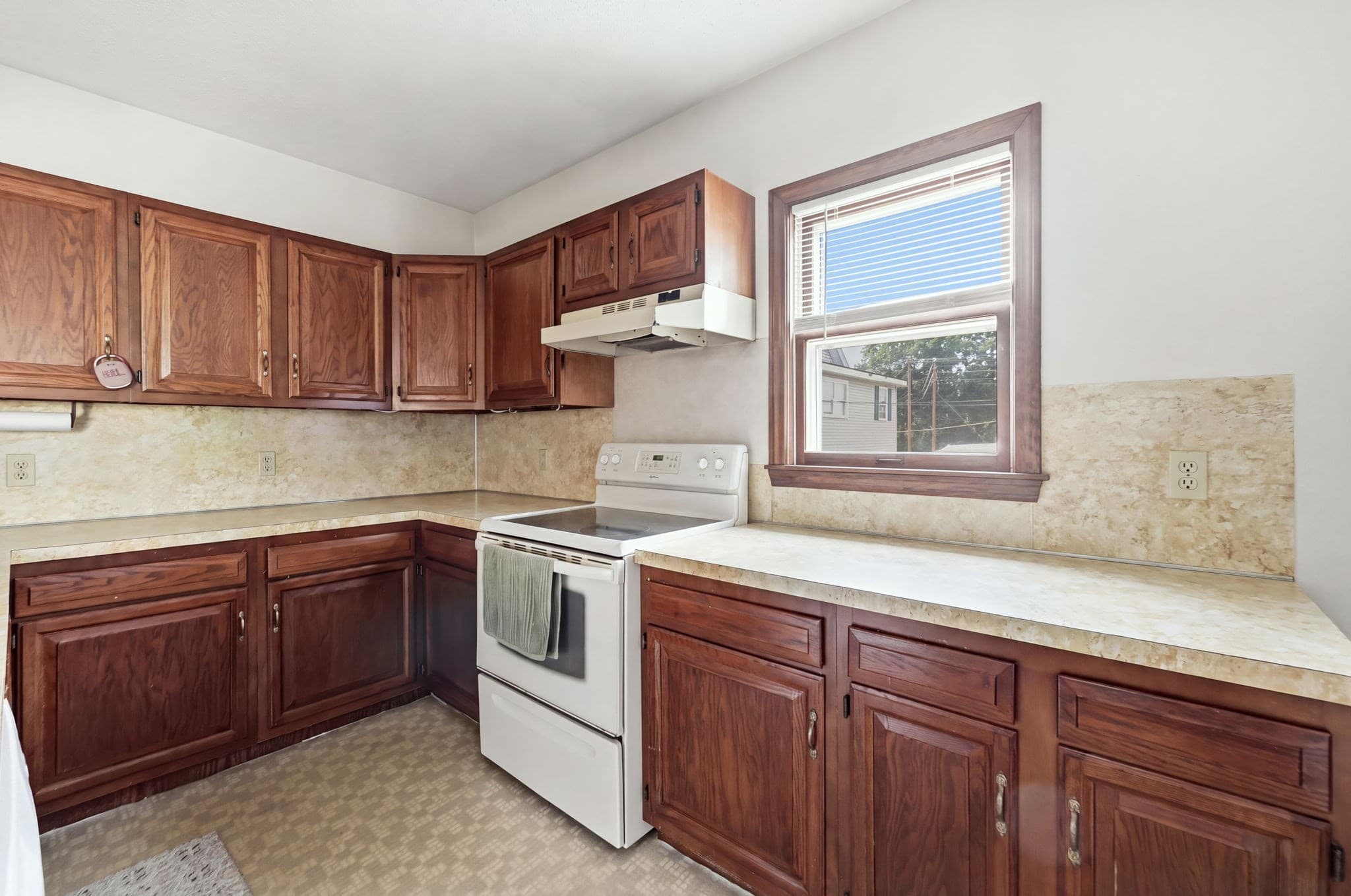 4 Family at 107 Princeton St, Chelmsford MA 01863, photo 8 of 42