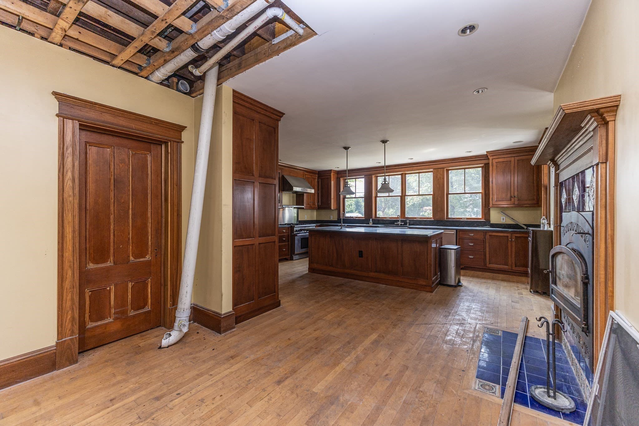 Single Family Residence at 29 Gorham St, Chelmsford MA 01824, photo 13 of 34
