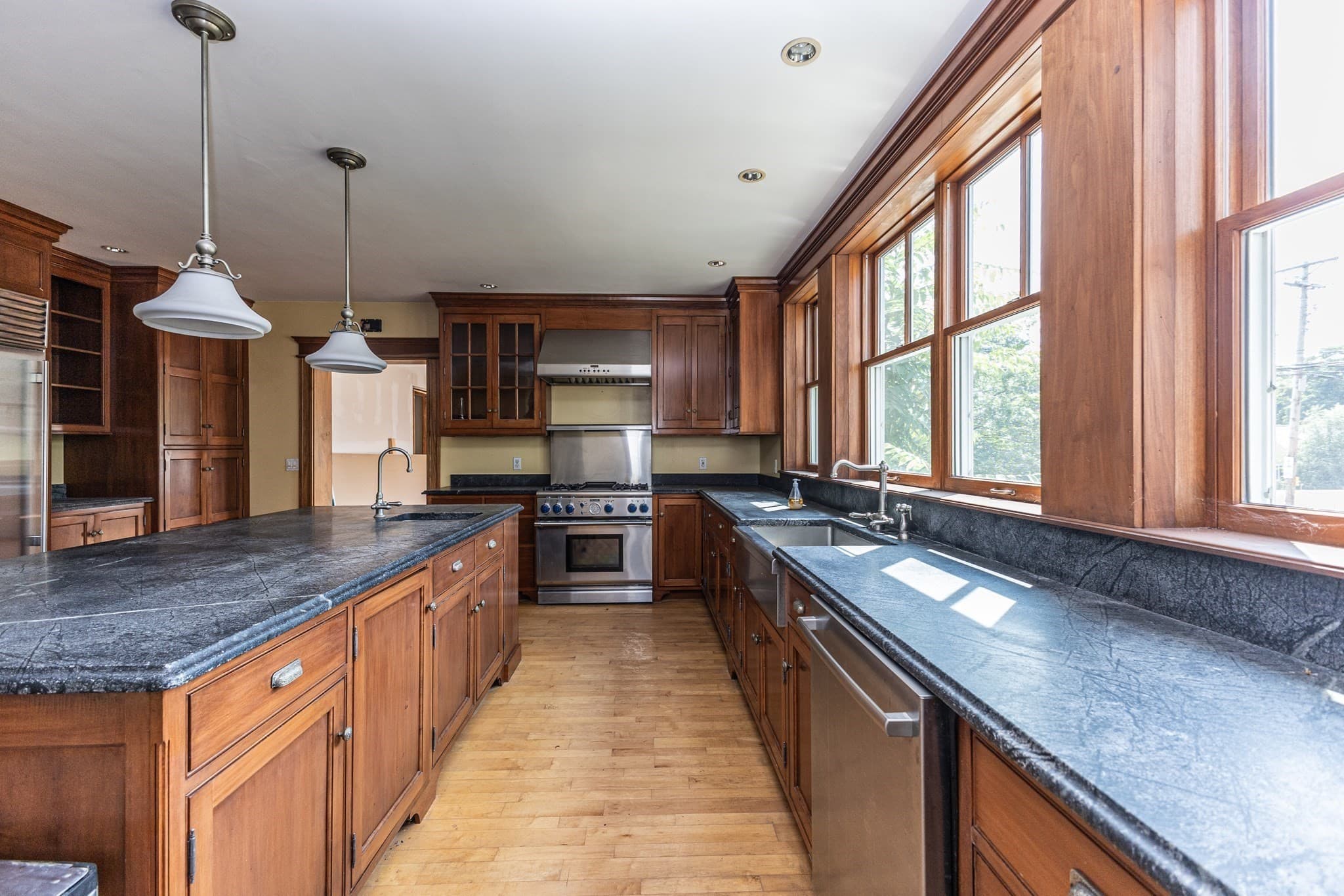 Single Family Residence at 29 Gorham St, Chelmsford MA 01824, photo 9 of 34
