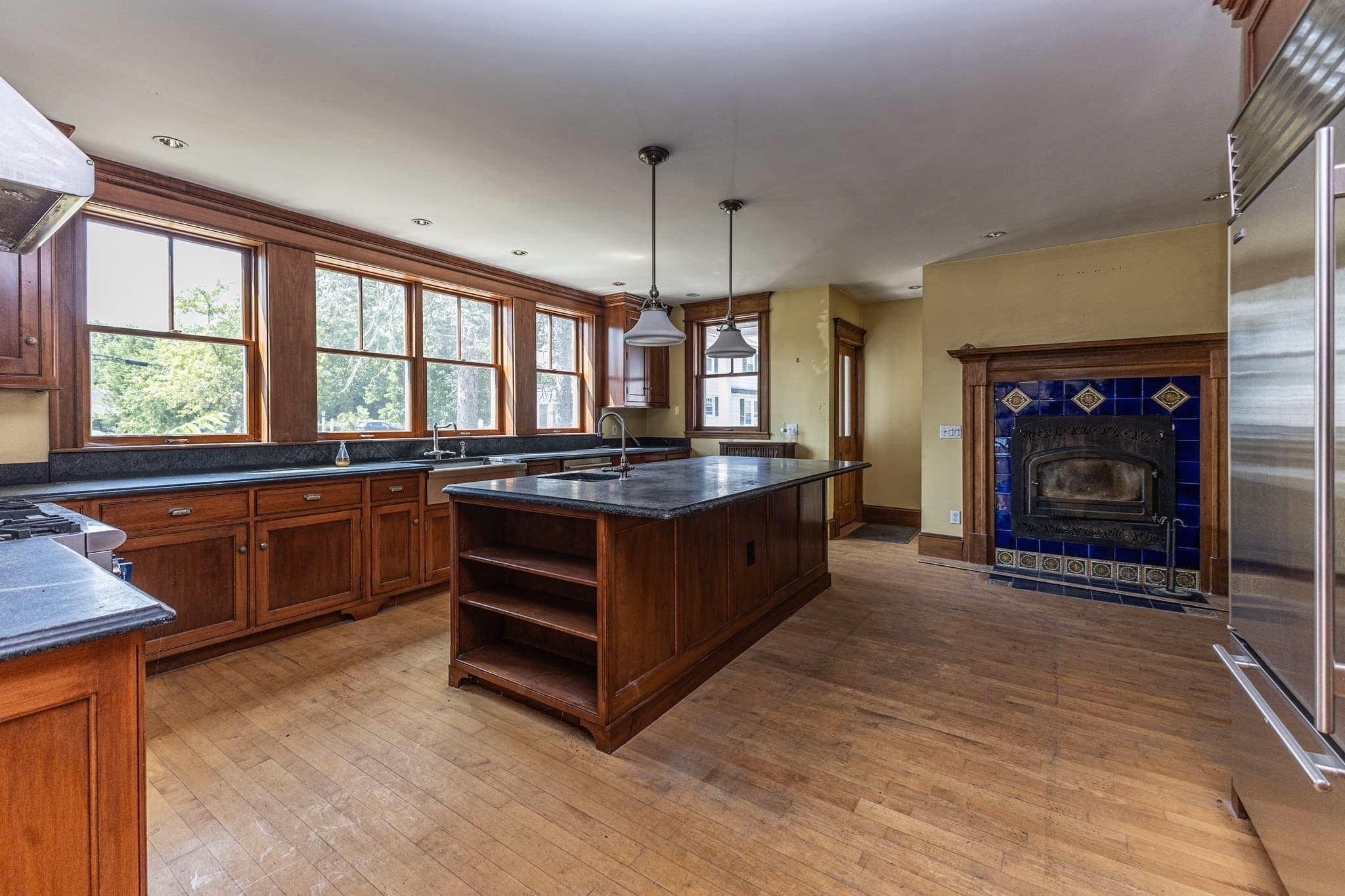 Single Family Residence at 29 Gorham St, Chelmsford MA 01824, photo 14 of 34