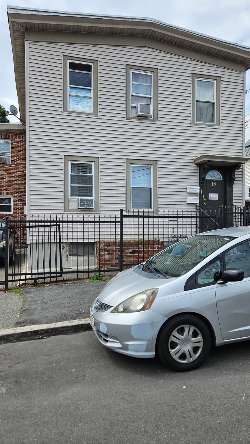 12 Warren St, Lawrence MA 01841