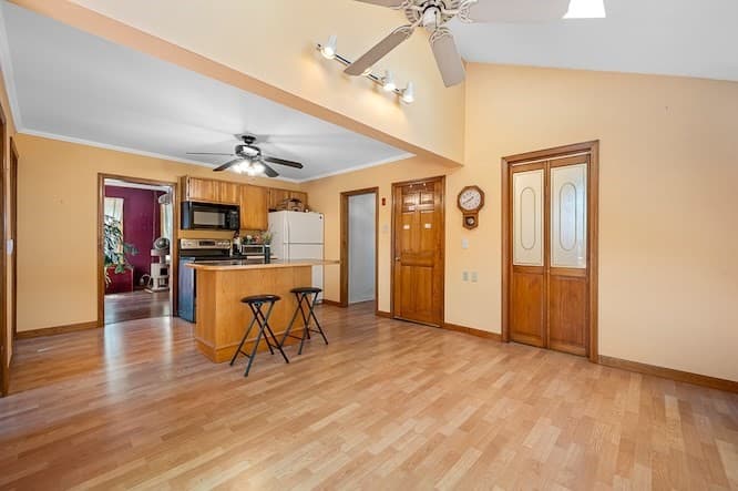 Single Family Residence at 317 Oxford St  N, Auburn MA 01501, Auburn, photo 6 of 33
