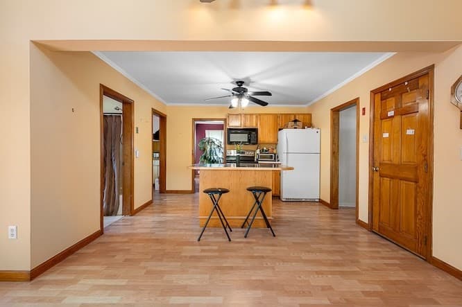 Single Family Residence at 317 Oxford St  N, Auburn MA 01501, Auburn, photo 5 of 33
