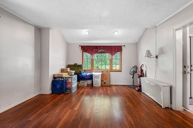 Single Family Residence at 317 Oxford St  N, Auburn MA 01501, Auburn, photo 9 of 33