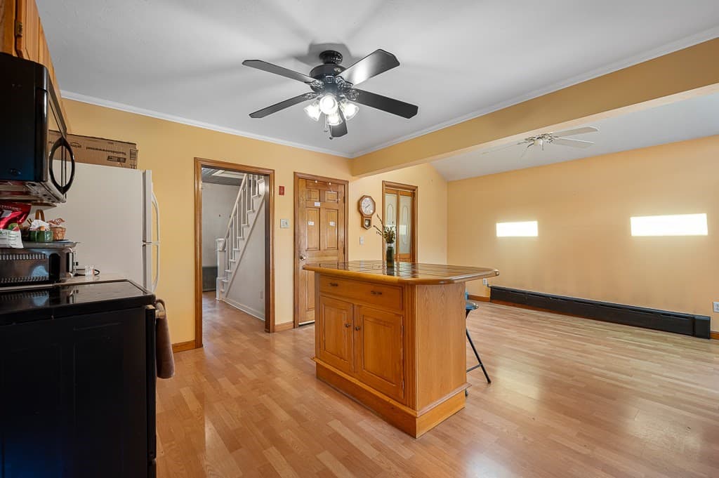 Single Family Residence at 317 Oxford St  N, Auburn MA 01501, Auburn, photo 4 of 33