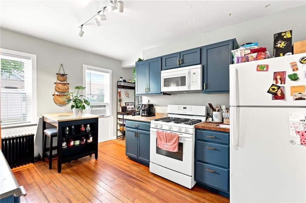 2 Family - 2 Units Up/Down at 884 River, Providence RI 02908, Providence, photo 4 of 30