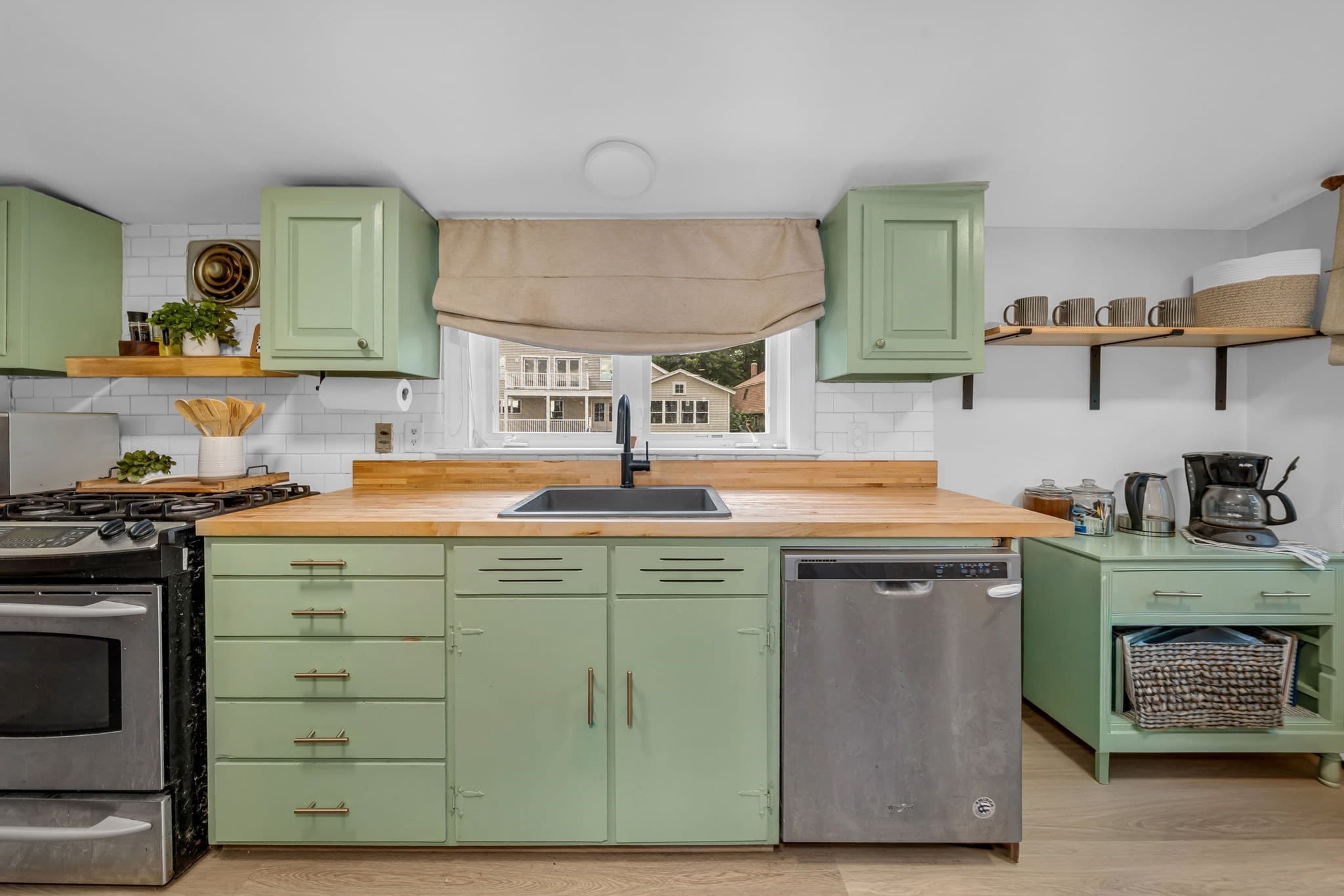 Single Family Residence at 8 Lake Attitash Rd, Amesbury MA 01913, Amesbury, photo 12 of 37