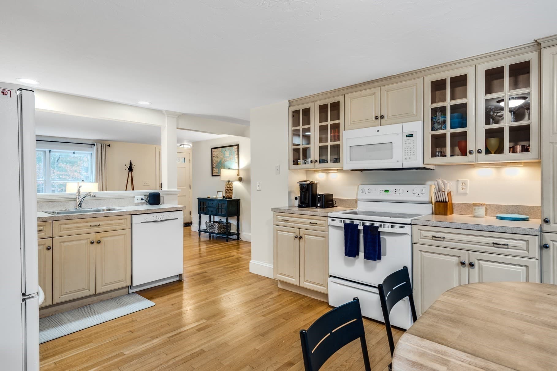 Single Family Residence at 329 Swift Ave, Barnstable MA 02655, Barnstable, photo 9 of 20