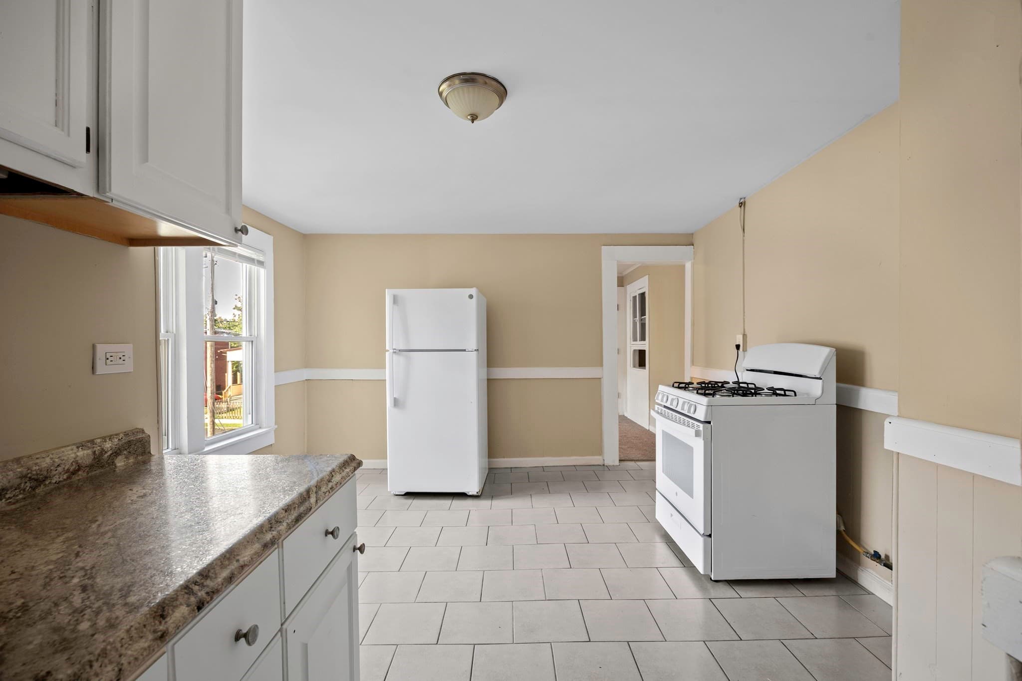 4 Family at 32-34 Pearl St, Chicopee MA 01013, Chicopee, photo 4 of 21