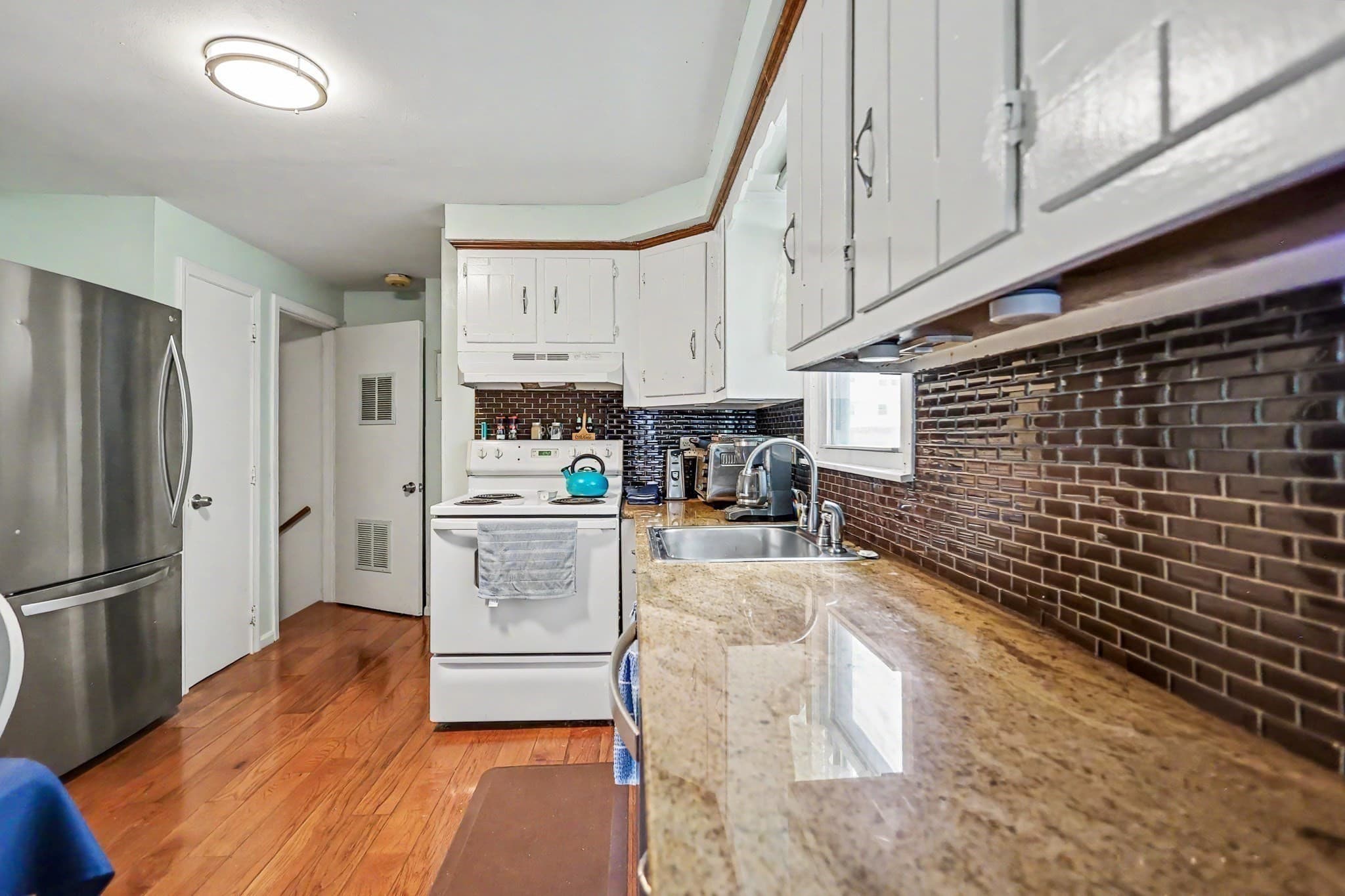 Condex at 10 Lincoln Avenue # 10, Haverhill MA 01830, photo 12 of 33