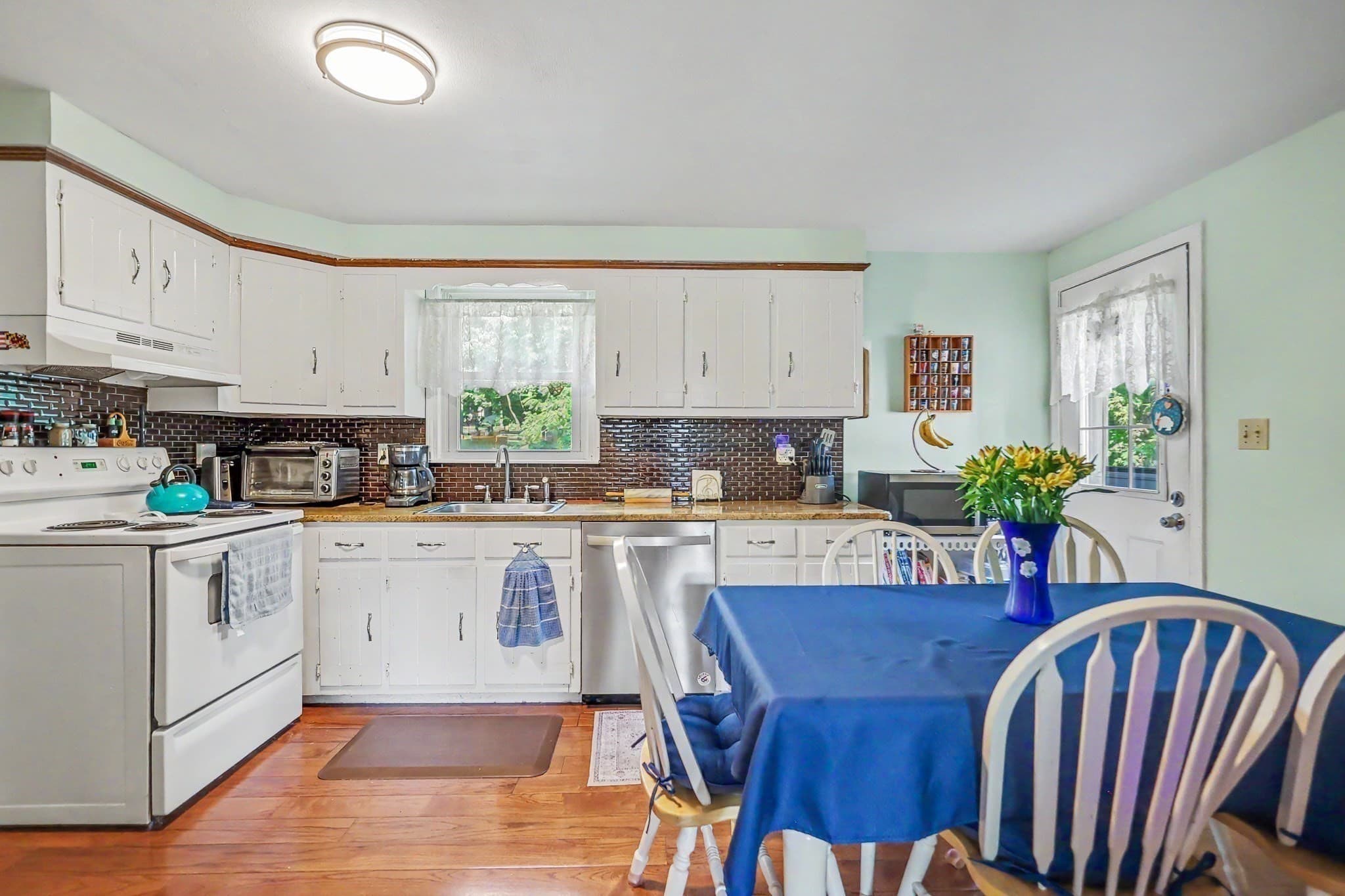Condex at 10 Lincoln Avenue # 10, Haverhill MA 01830, photo 9 of 33