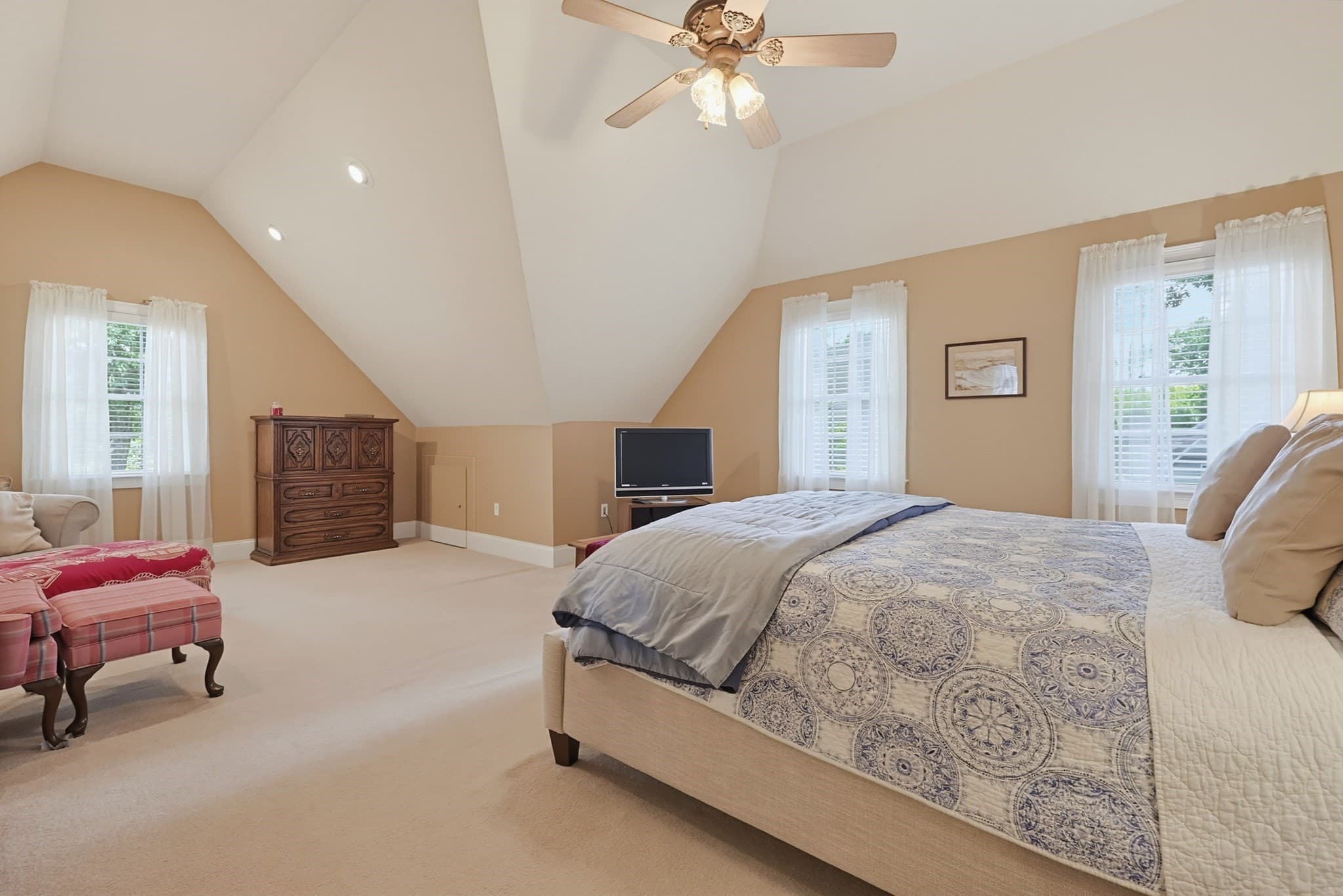 Single Family Residence at 23 Lenox Dr, Franklin MA 02038, Franklin, photo 27 of 42