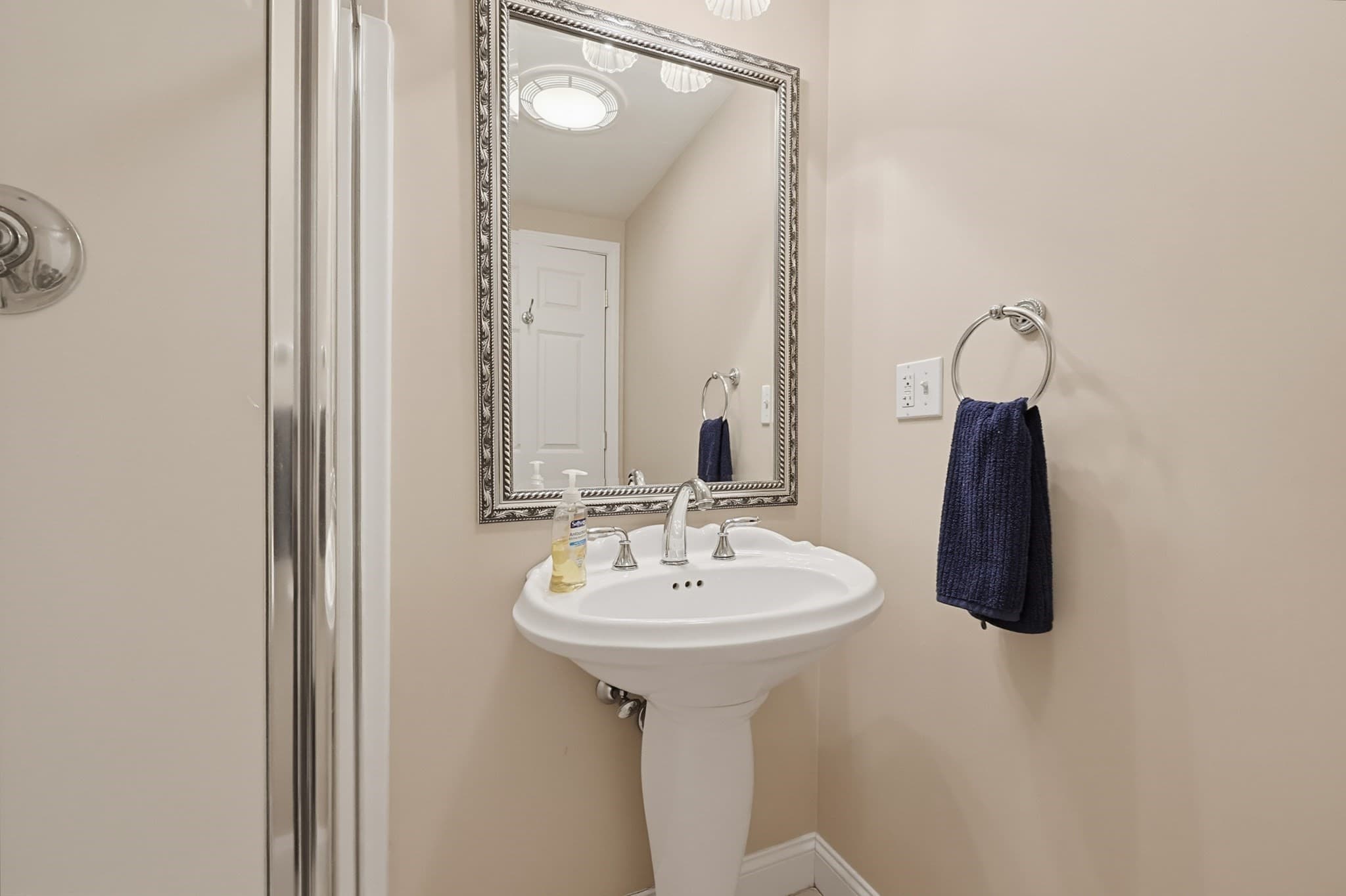 Single Family Residence at 23 Lenox Dr, Franklin MA 02038, Franklin, photo 36 of 42