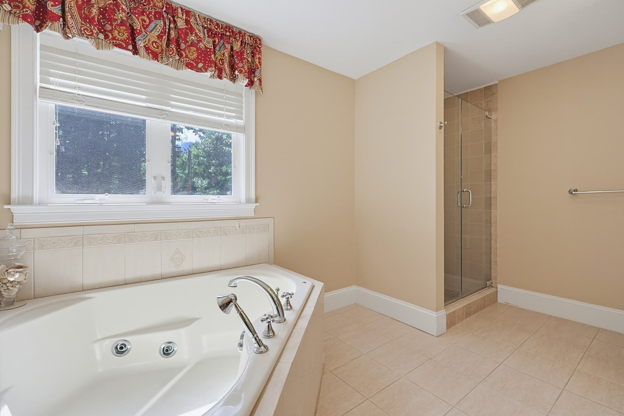 Single Family Residence at 23 Lenox Dr, Franklin MA 02038, Franklin, photo 31 of 42