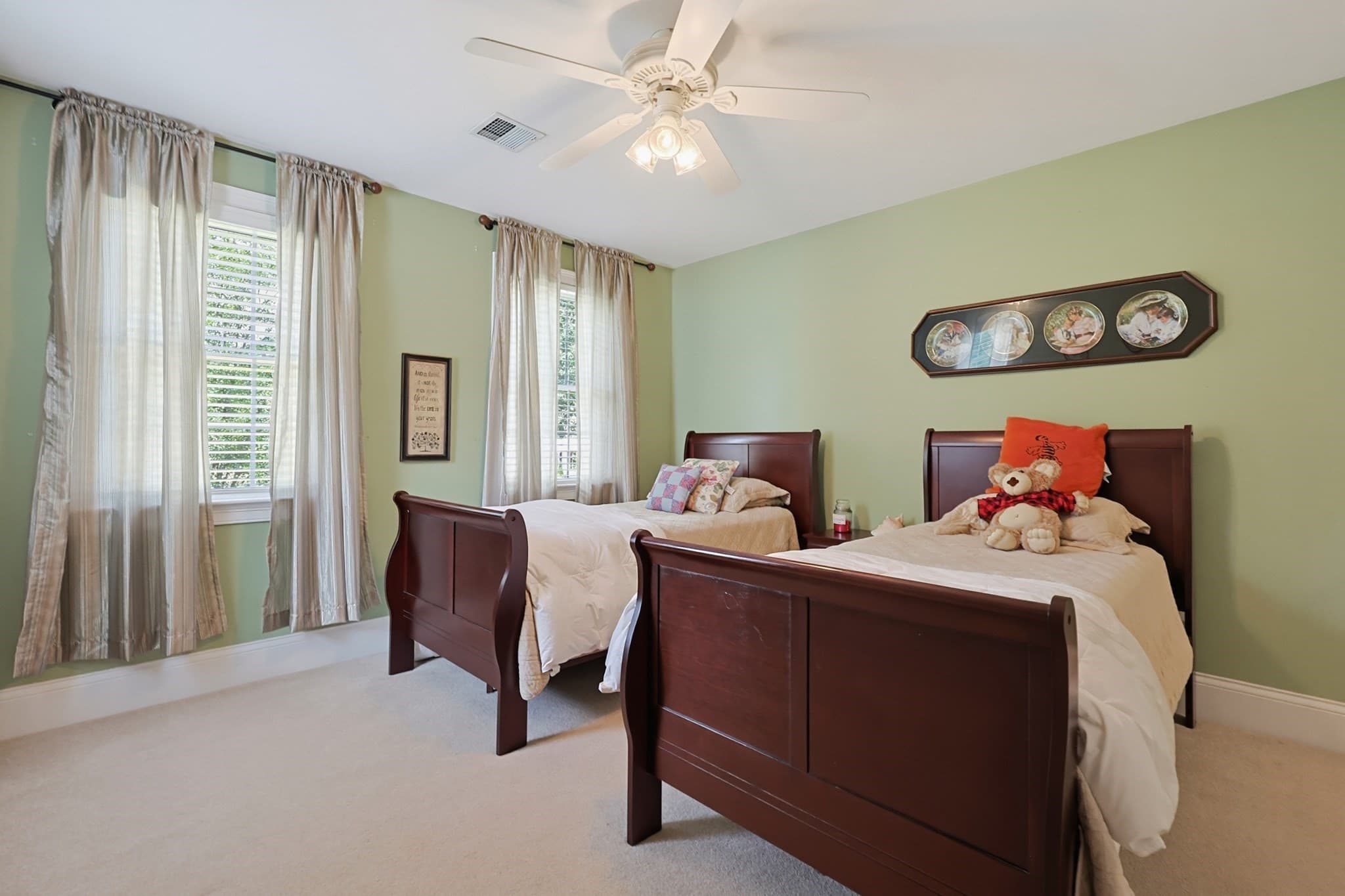 Single Family Residence at 23 Lenox Dr, Franklin MA 02038, Franklin, photo 21 of 42