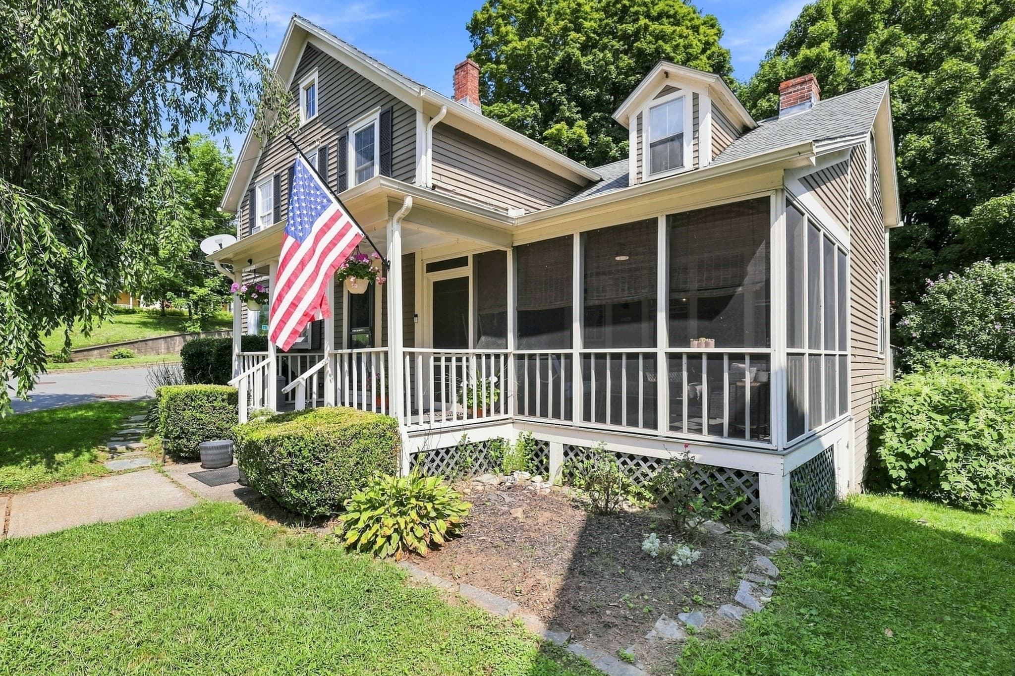 3 Pleasant Street, Huntington MA 01050