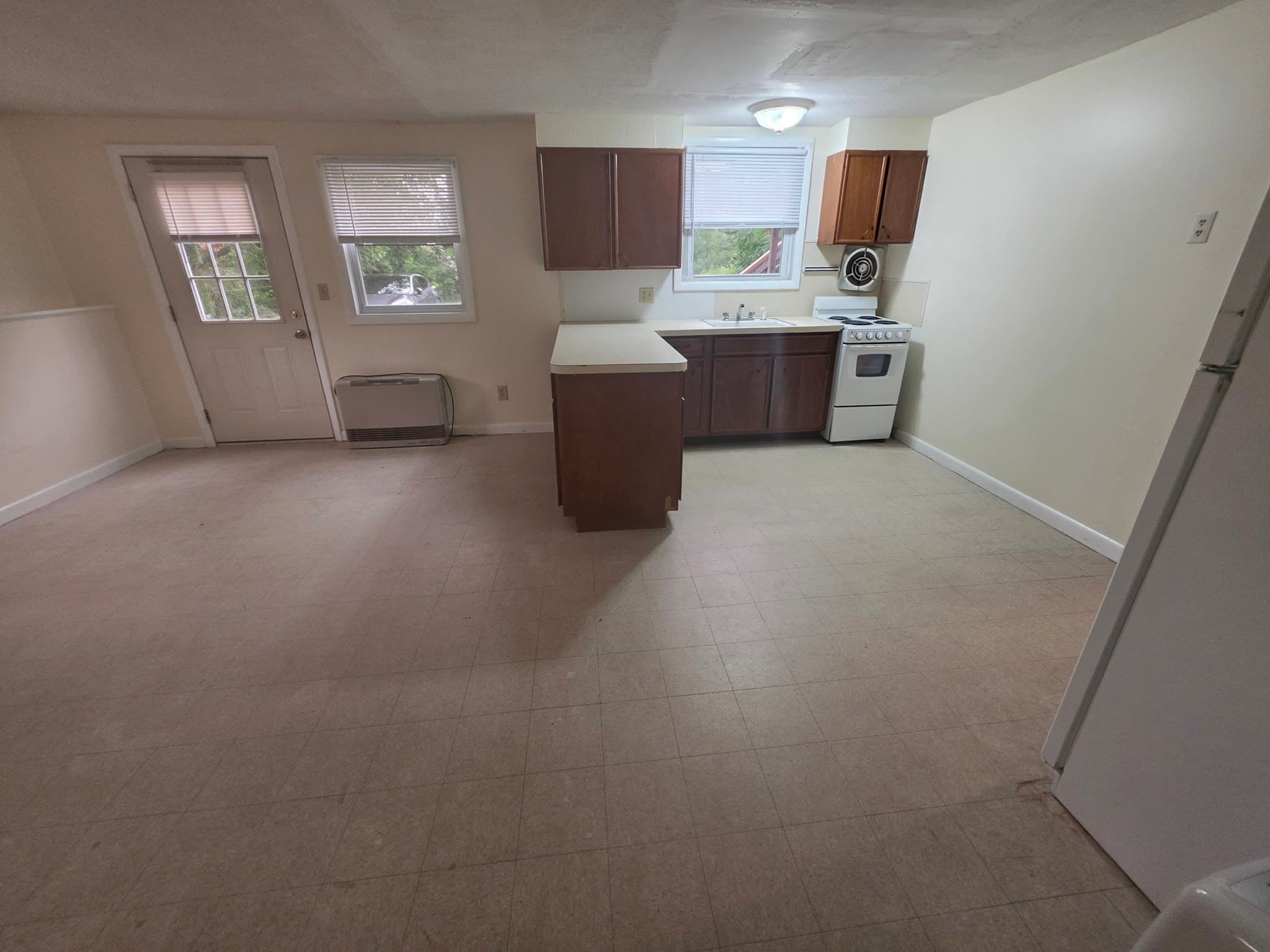 3 Family at 265 N East St, Amherst MA 01002, Amherst, photo 6 of 28