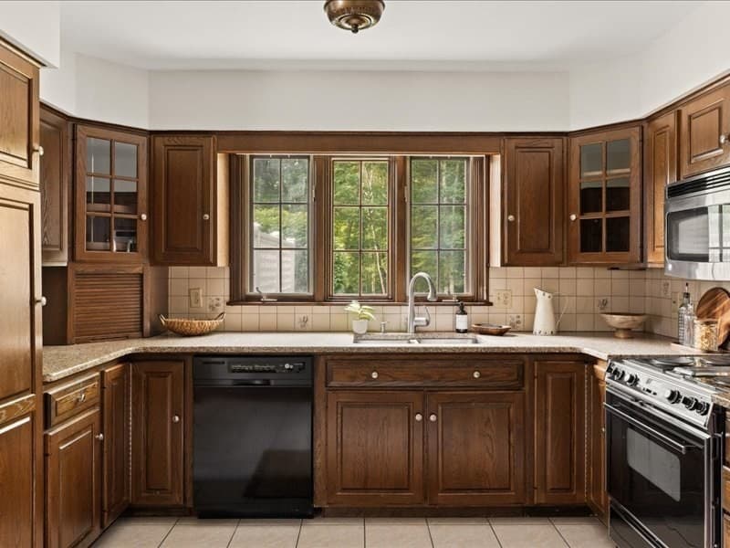 Single Family Residence at 14 Red Maple Run, Dartmouth MA 02747, Dartmouth, photo 13 of 42