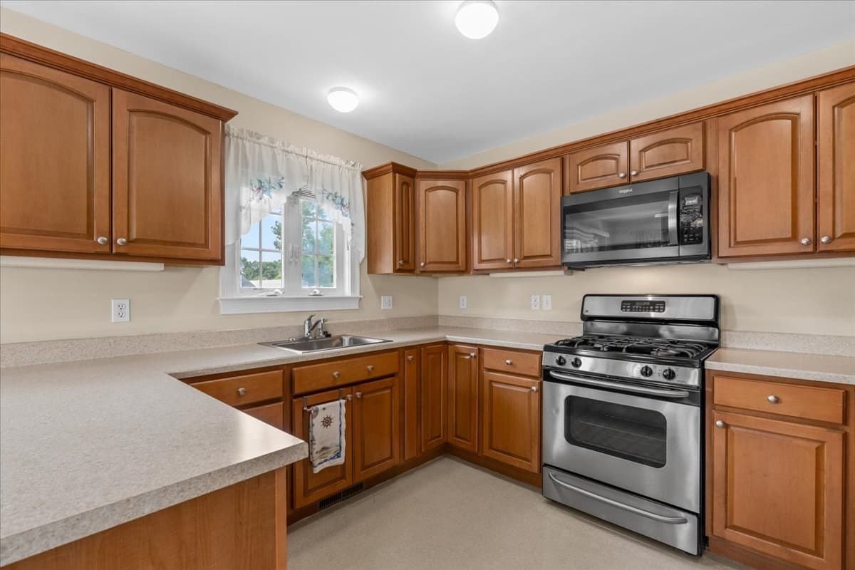 Condominium at 6 Lebaron Blvd # 6, Lakeville MA 02347, Lakeville, photo 17 of 42