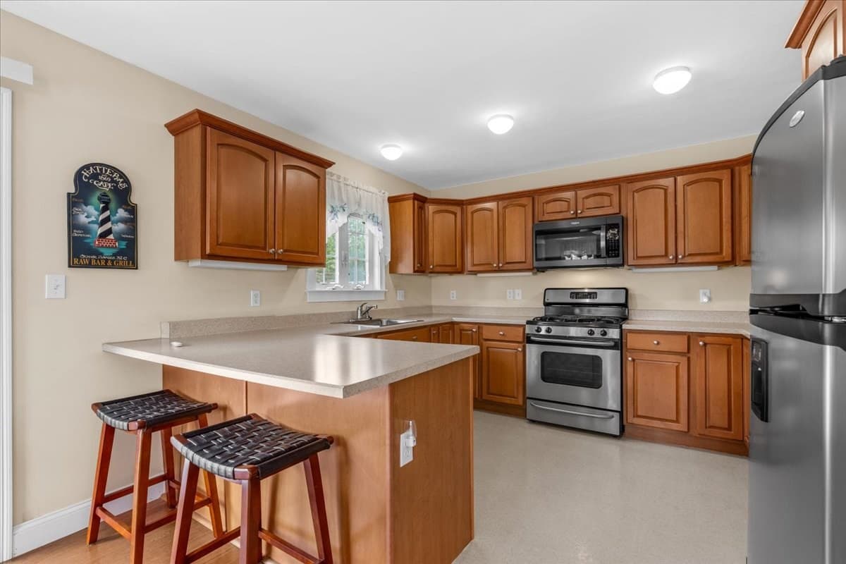 Condominium at 6 Lebaron Blvd # 6, Lakeville MA 02347, Lakeville, photo 16 of 42