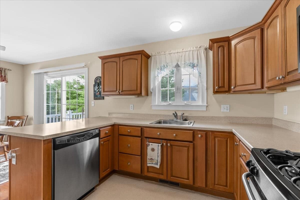 Condominium at 6 Lebaron Blvd # 6, Lakeville MA 02347, Lakeville, photo 18 of 42