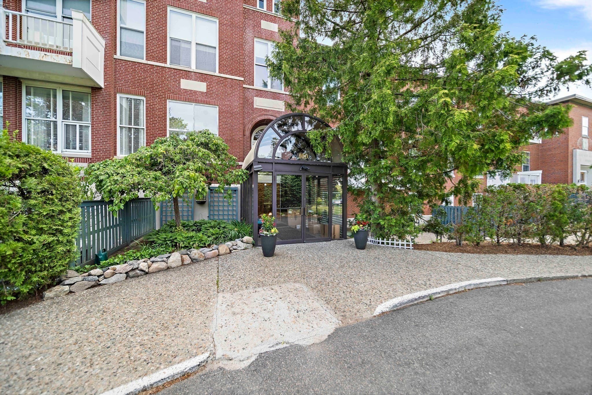 Condominium at 100 Parks St # 18, Duxbury MA 02332, Duxbury, photo 2 of 35
