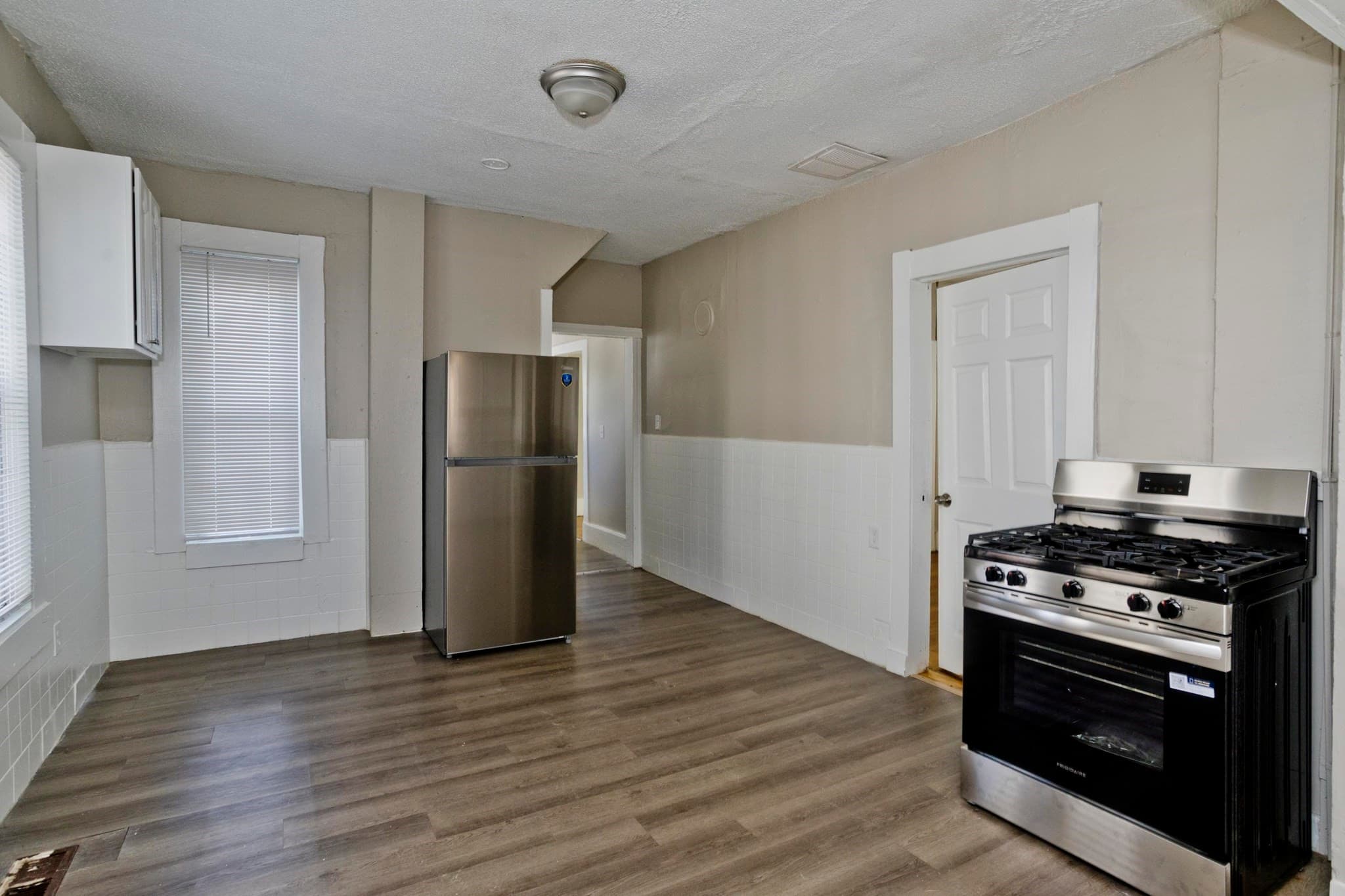 Single Family Residence at 30 Hawthorne St, Springfield MA 01105, Springfield, photo 3 of 28