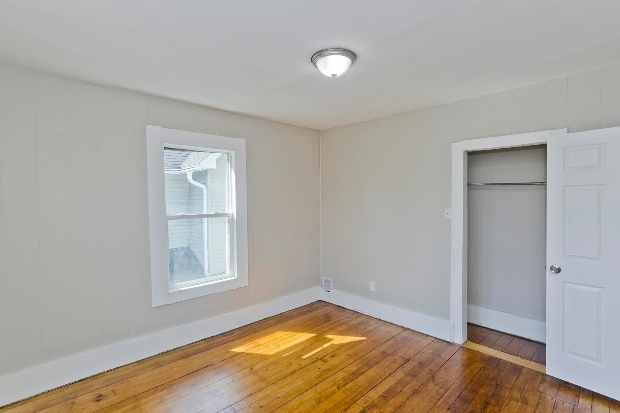 Single Family Residence at 30 Hawthorne St, Springfield MA 01105, Springfield, photo 10 of 28