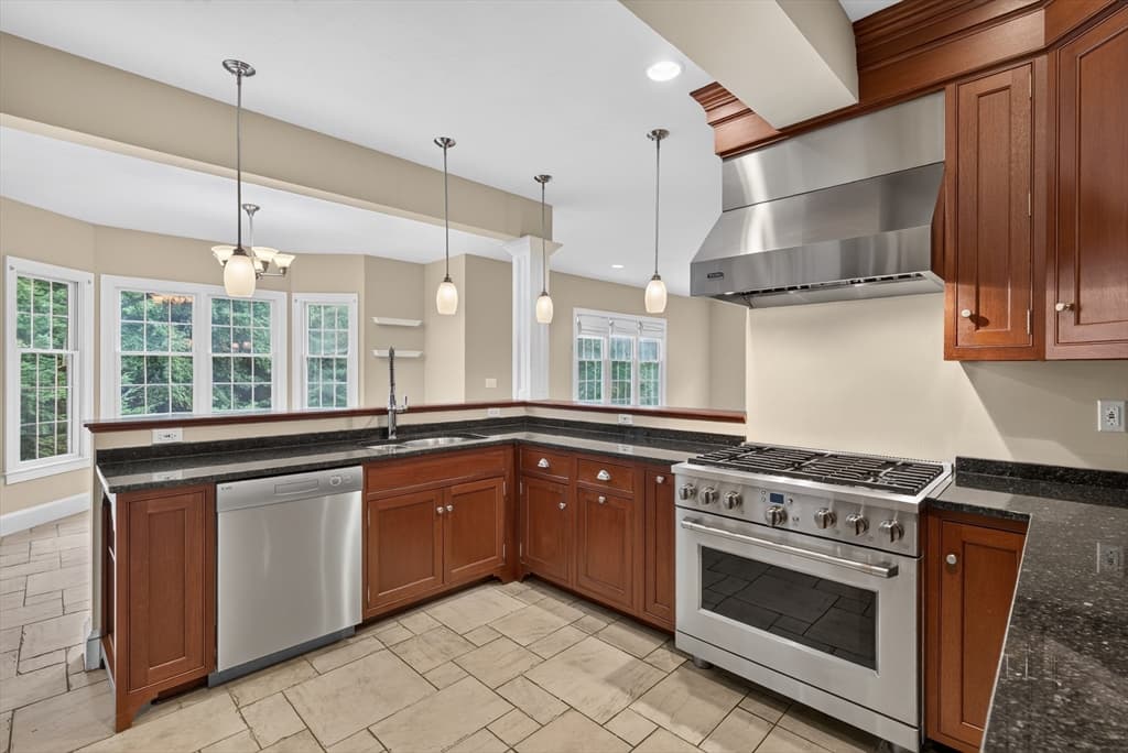 Single Family Residence at 142 Holman St, Shrewsbury MA 01545, Shrewsbury, photo 13 of 42