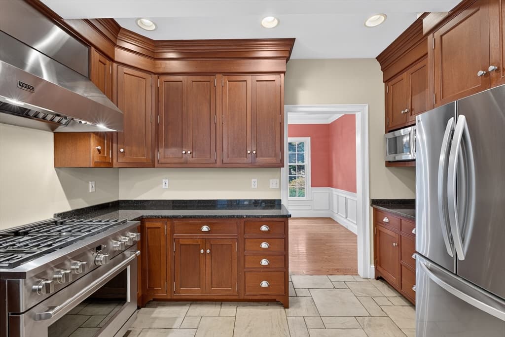 Single Family Residence at 142 Holman St, Shrewsbury MA 01545, Shrewsbury, photo 12 of 42