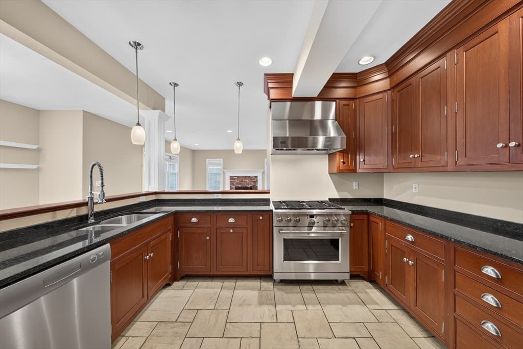 Single Family Residence at 142 Holman St, Shrewsbury MA 01545, Shrewsbury, photo 11 of 42
