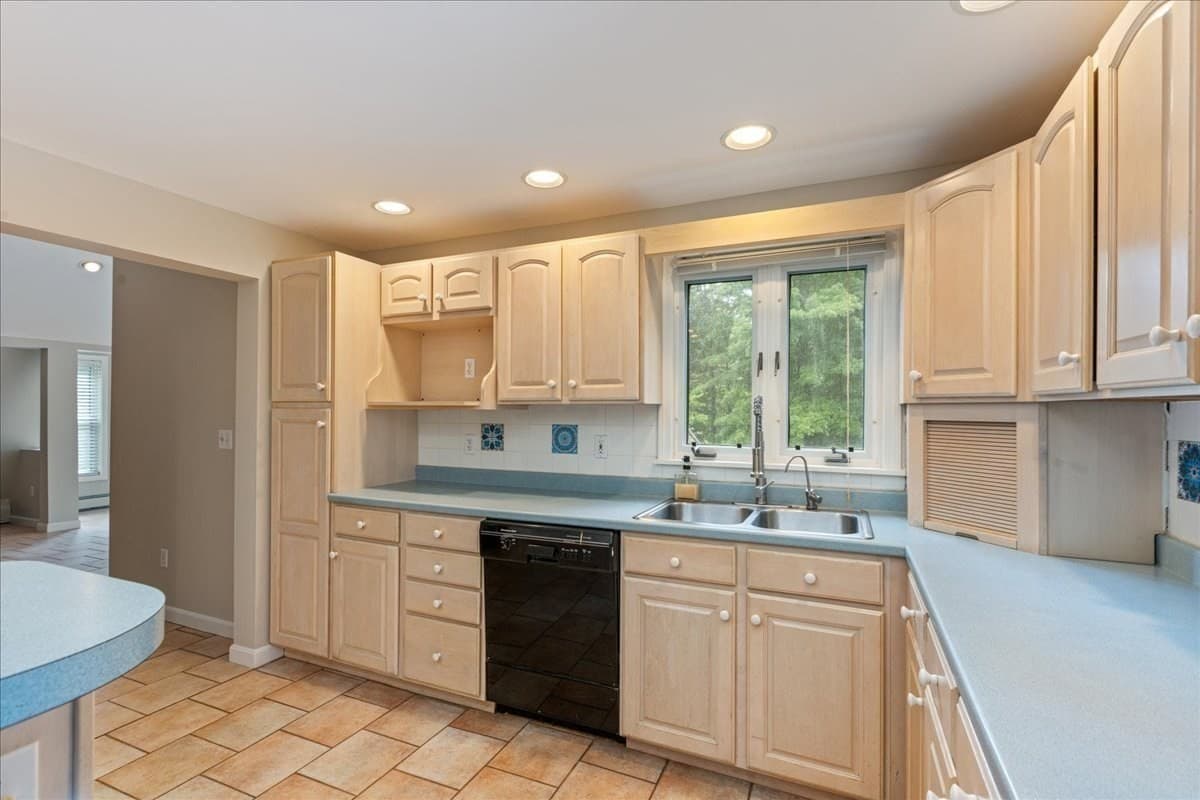Single Family Residence at 5 Line Brook Rd, Atkinson NH 03811, Atkinson, photo 13 of 42