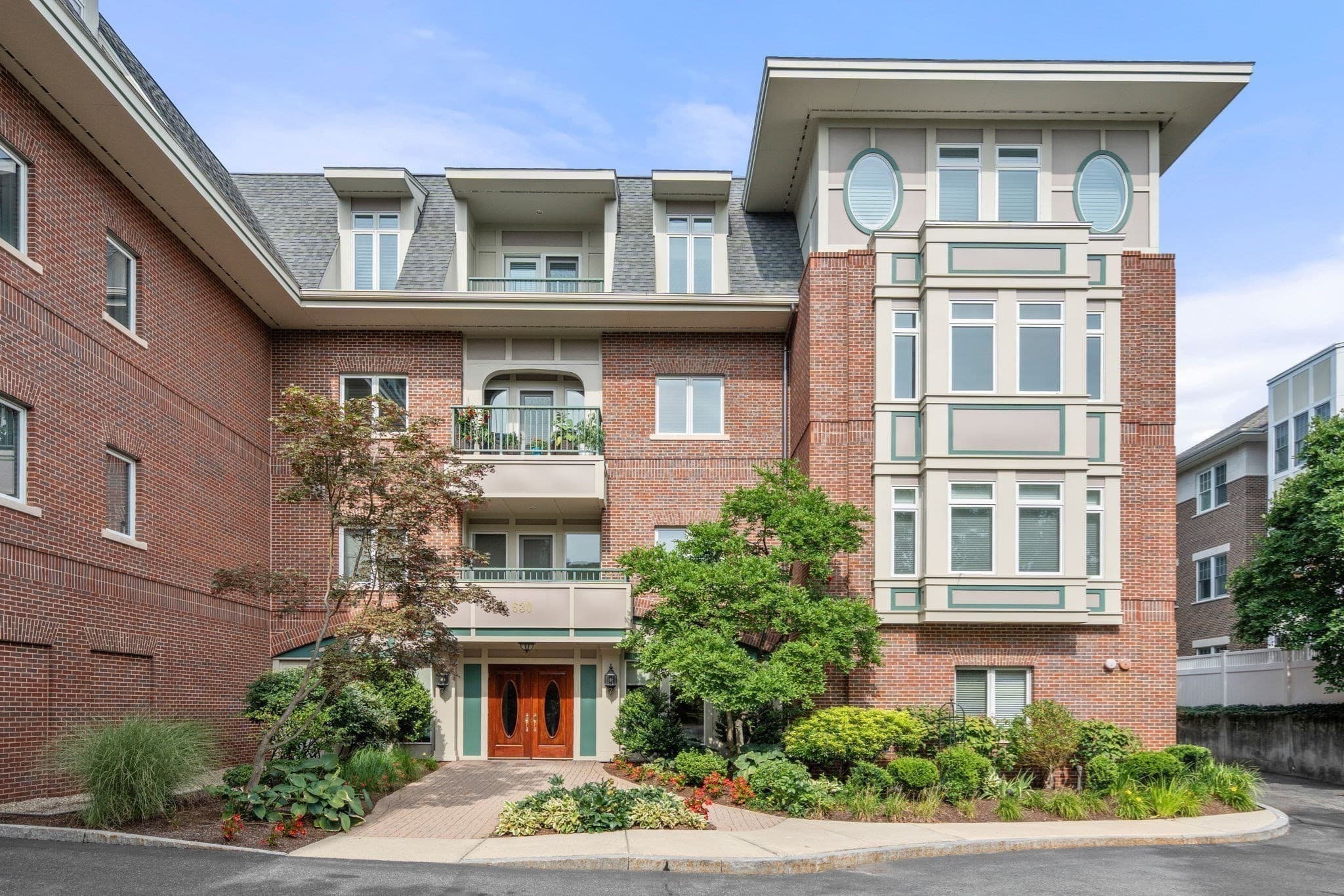 630 Hammond St # 104, Brookline MA 02467