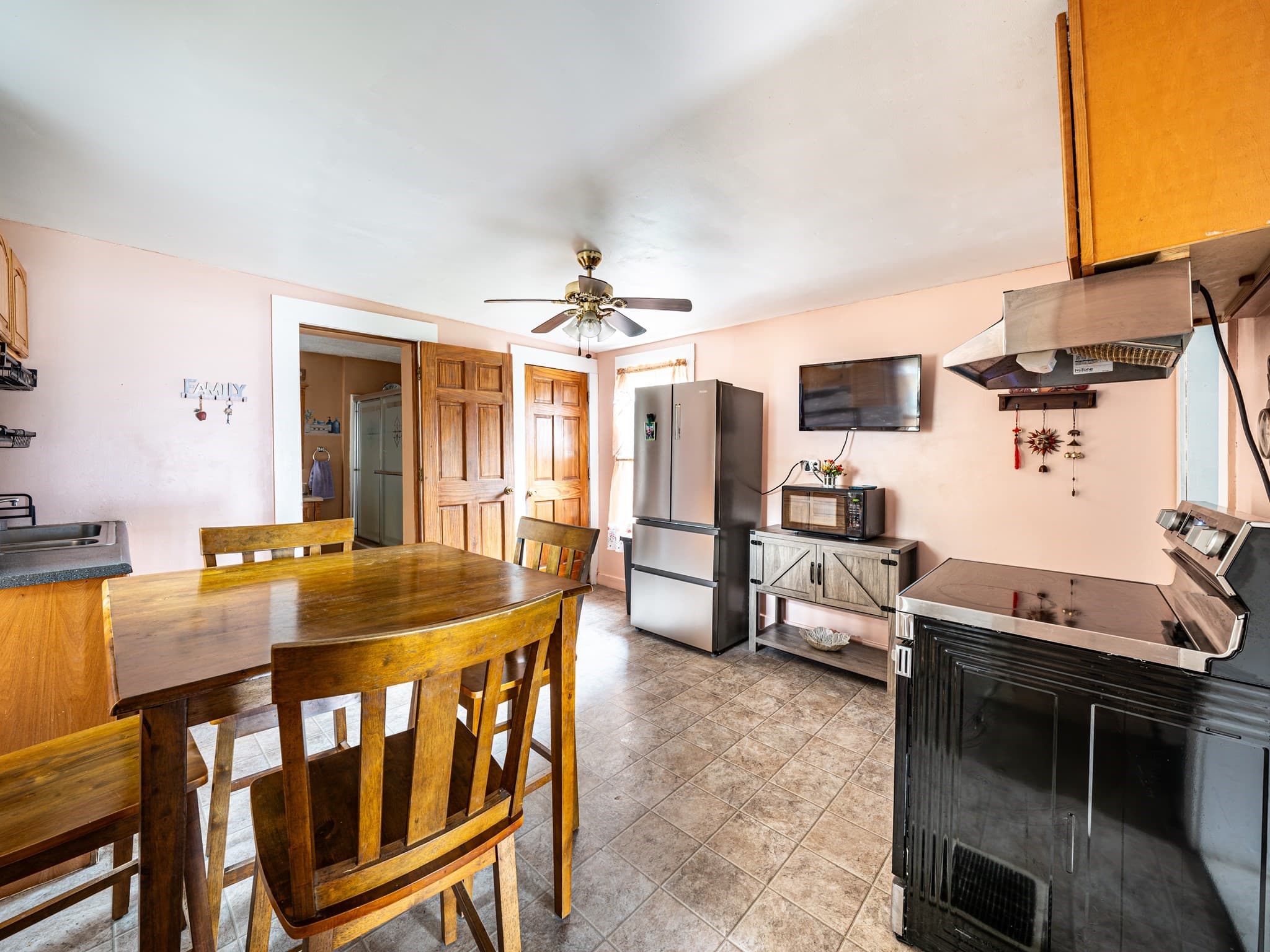 Single Family Residence at 20 Boutelle St, Fitchburg MA 01420, Fitchburg, photo 9 of 39