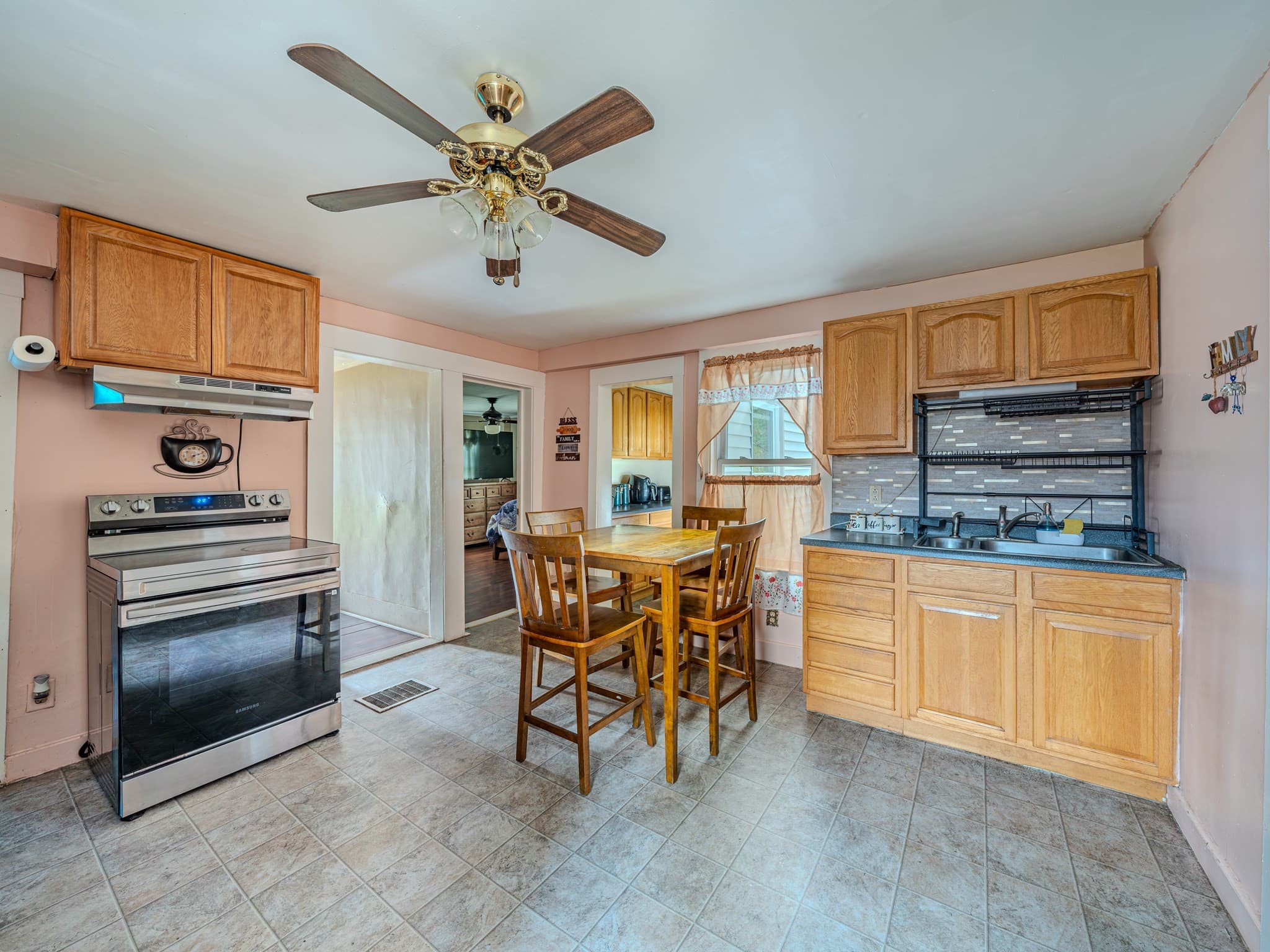 Single Family Residence at 20 Boutelle St, Fitchburg MA 01420, Fitchburg, photo 11 of 39