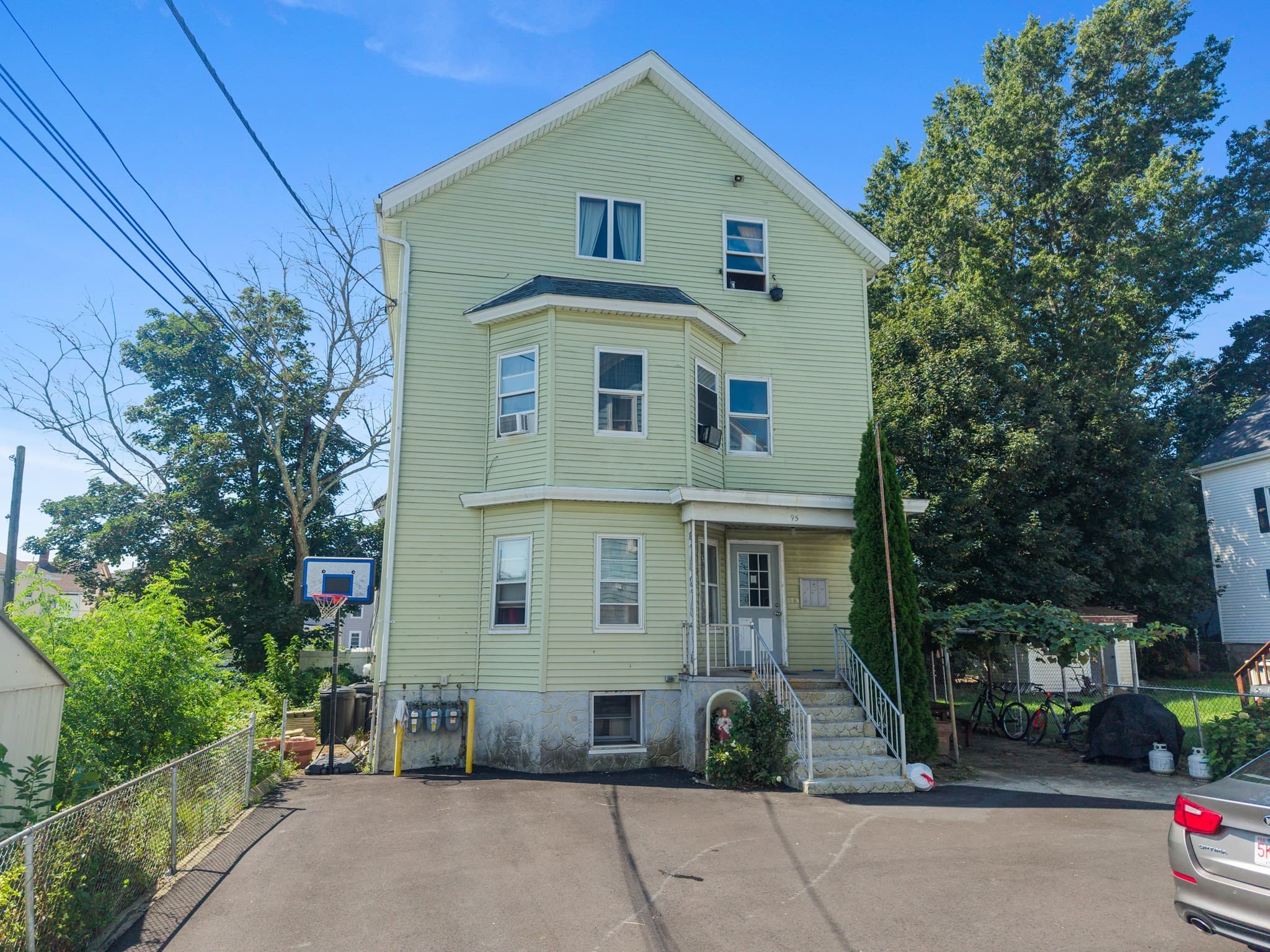 5-9 Family at 93-95 Buffinton St, Fall River MA 02721, Fall River, photo 2 of 41