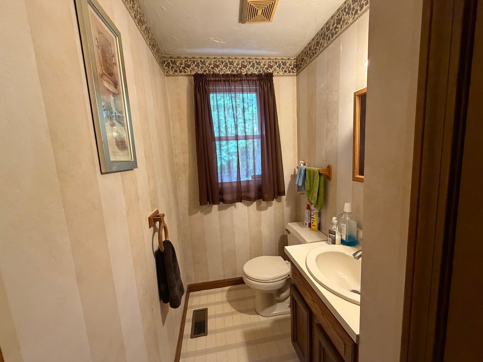 Single Family Residence at 193 Svenson Ave, Worcester MA 01607, Worcester, photo 8 of 9
