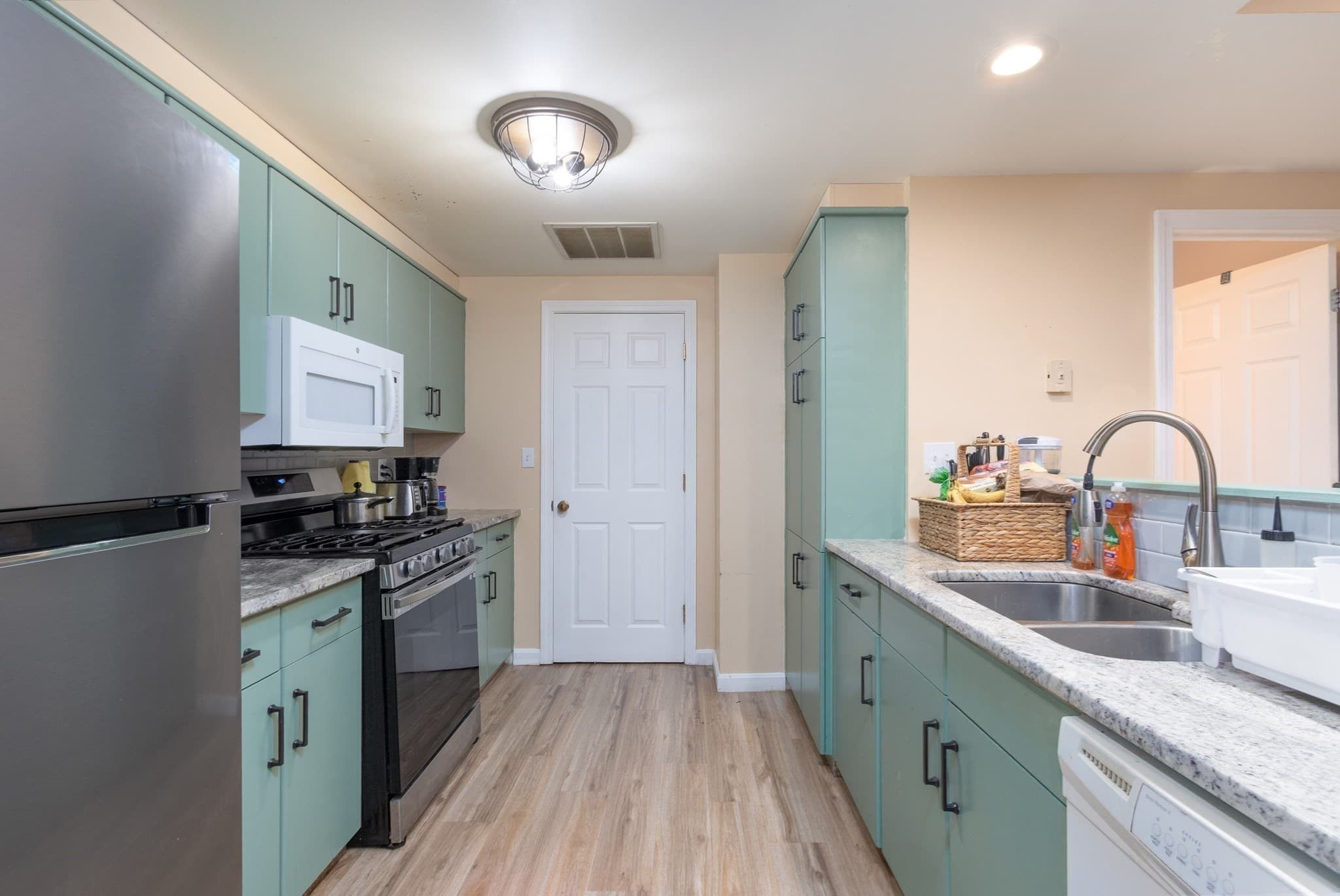 Condominium at 770 Salisbury Street # 511, Worcester MA 01609, Worcester, photo 7 of 32