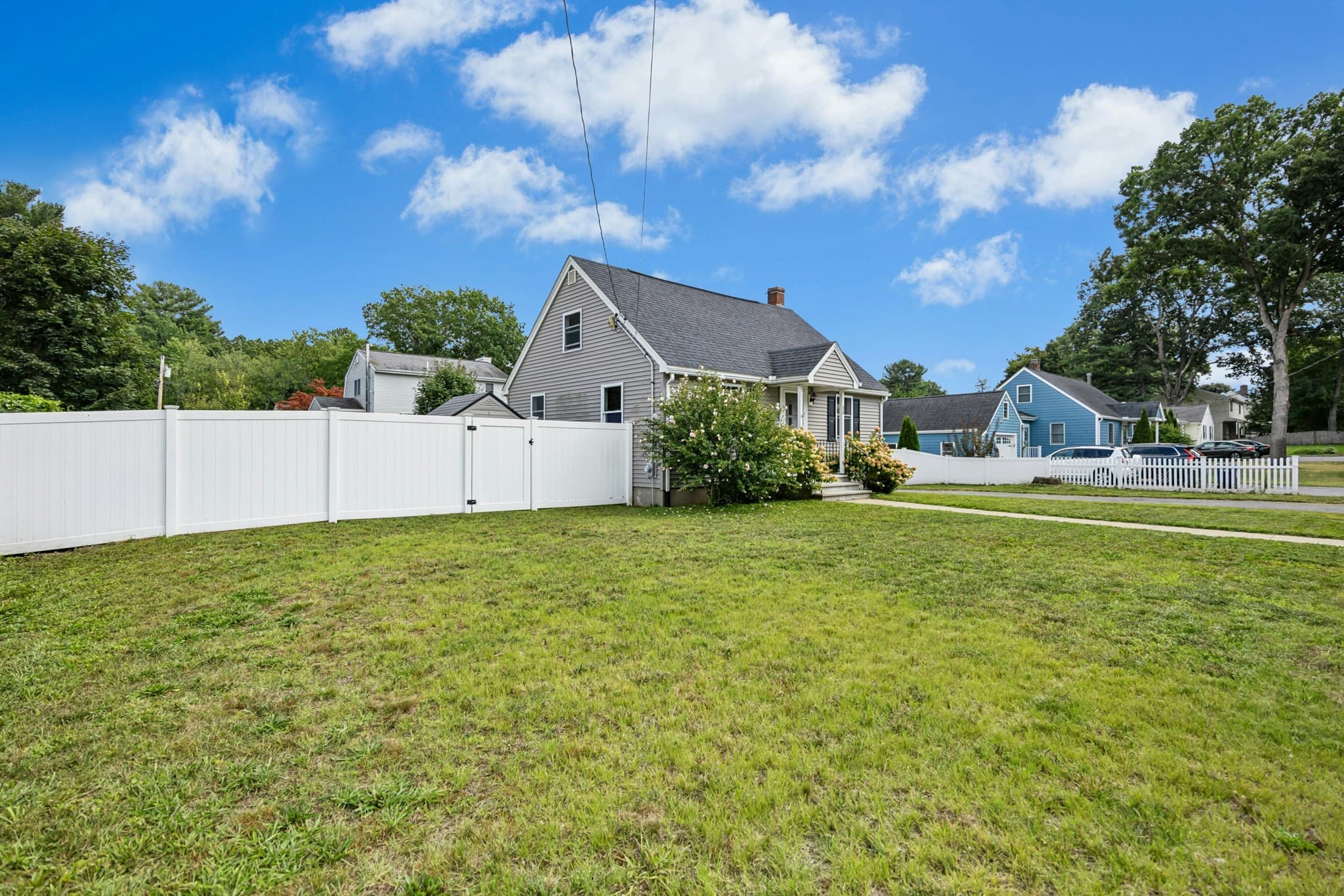 Single Family Residence at 38 Oakdale Road, Wilmington MA 01887, Wilmington, photo 3 of 28