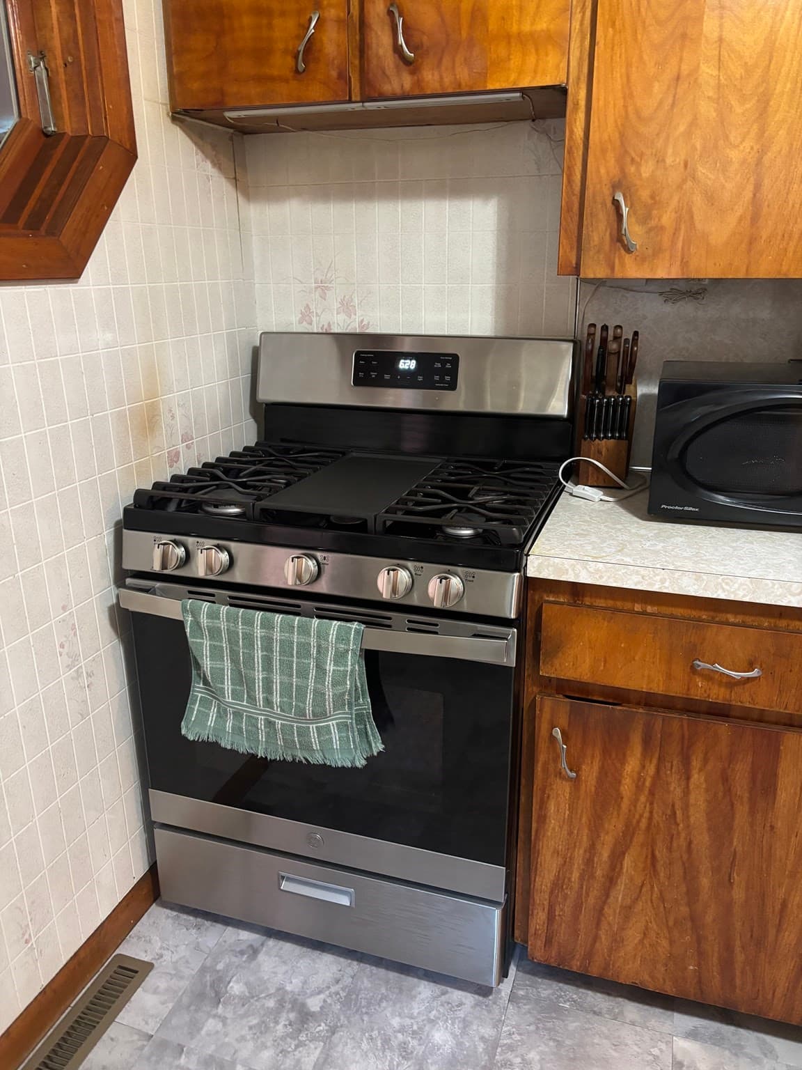 Single Family Residence at 56 Eleventh Ave, Brockton MA 02302, Brockton, photo 2 of 10