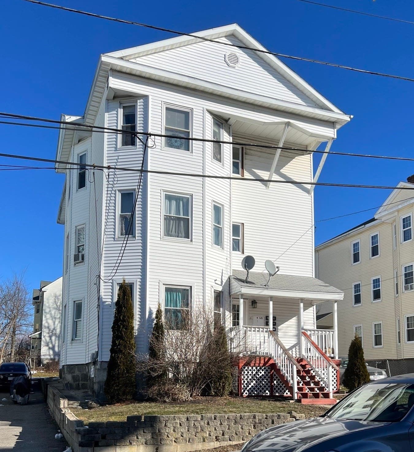 9-1/2 Bourne St, Worcester MA 01606