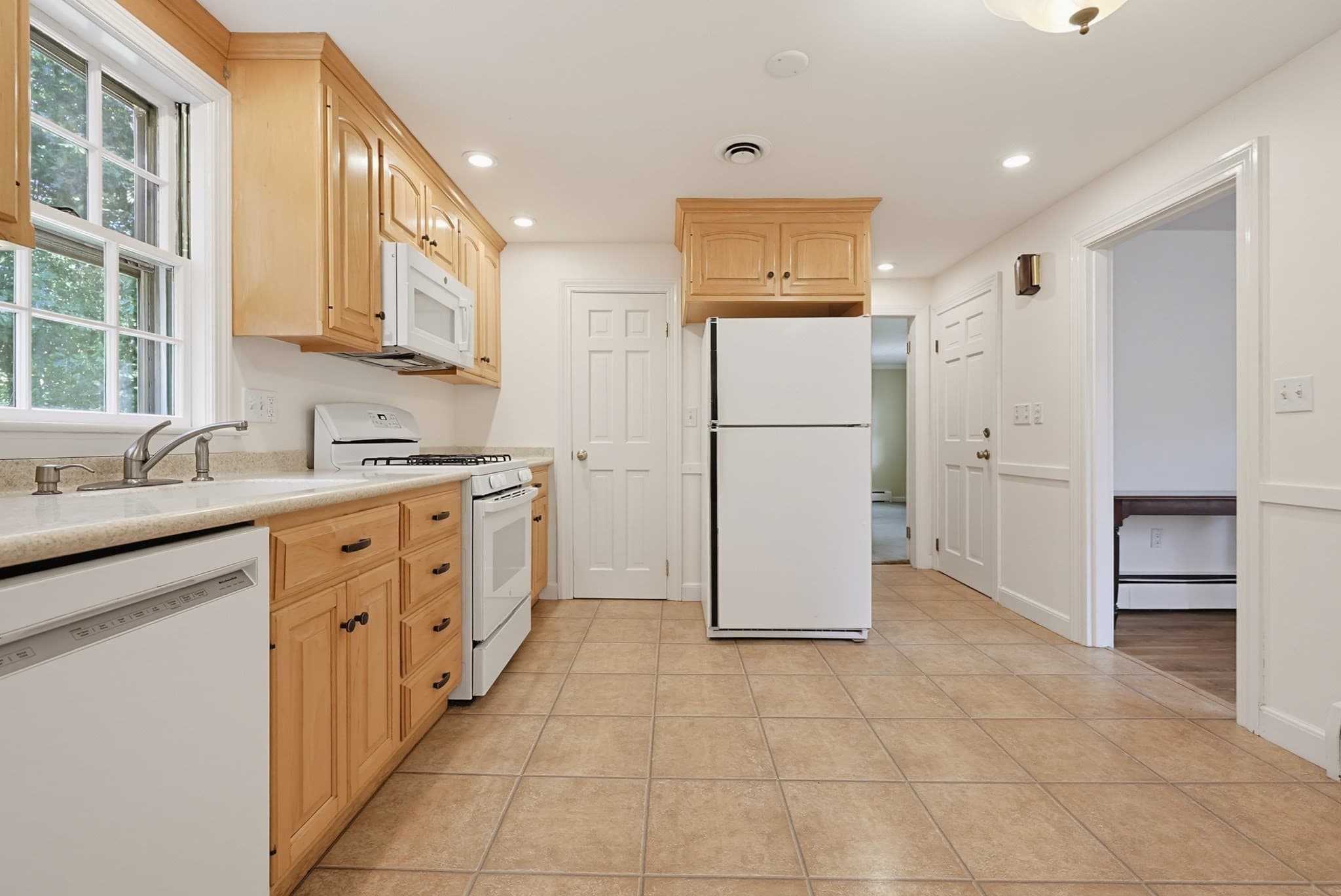 Single Family Residence at 7 Cheryl Dr, Foxboro MA 02035, Foxboro, photo 12 of 42