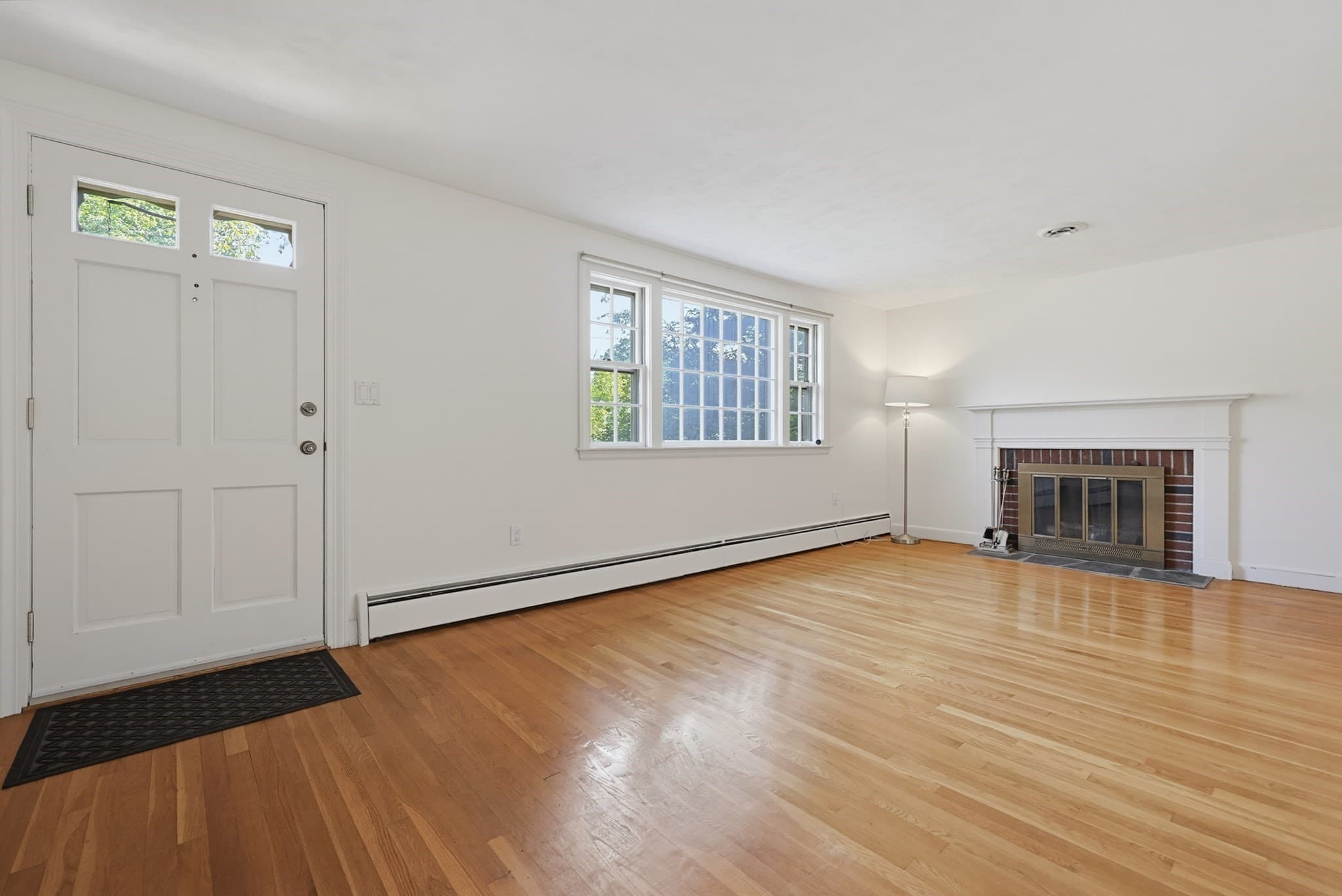 Single Family Residence at 7 Cheryl Dr, Foxboro MA 02035, Foxboro, photo 3 of 42