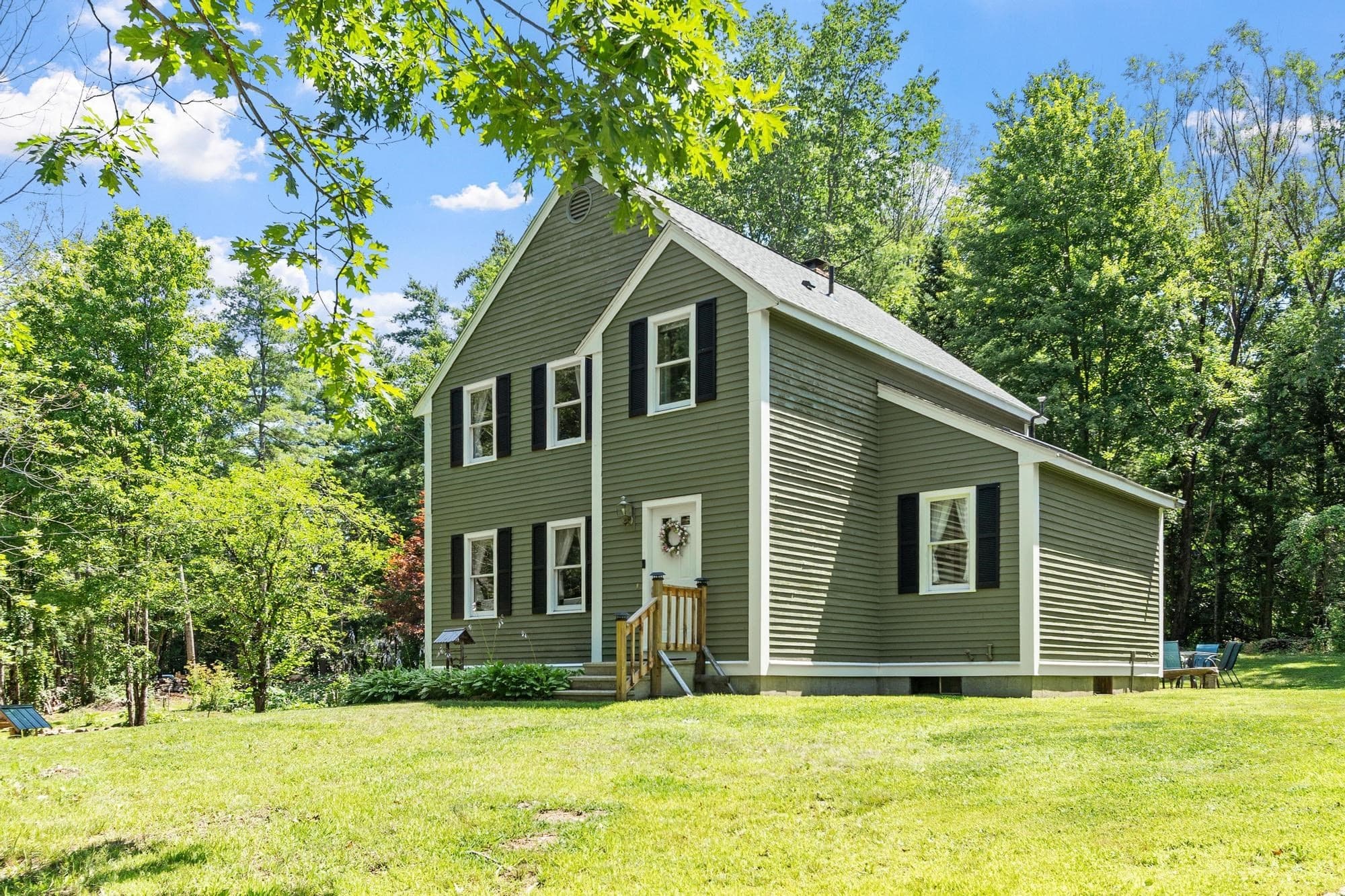 27 Natty Pond Dr, Hubbardston MA 01452