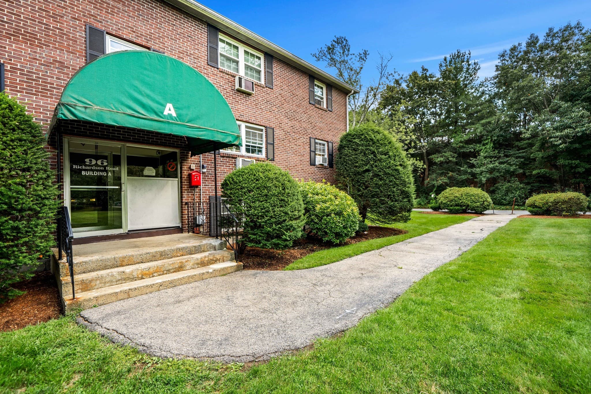 Condominium at 96 Richardson Rd # A5, Chelmsford MA 01863, Chelmsford, photo 3 of 20
