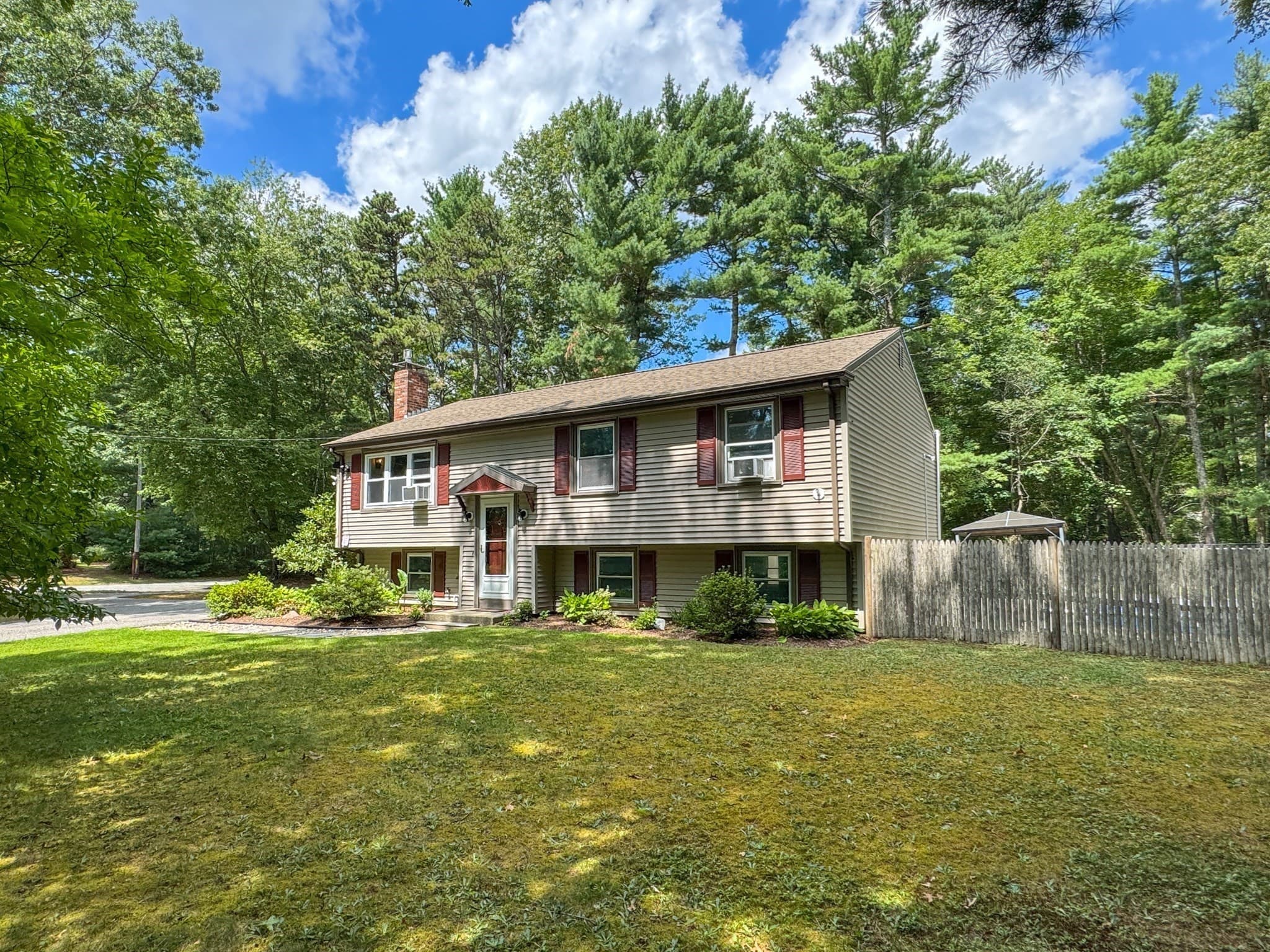 Single Family Residence at 617 Marys Pond Rd, Rochester MA 02770, Rochester, photo 2 of 15