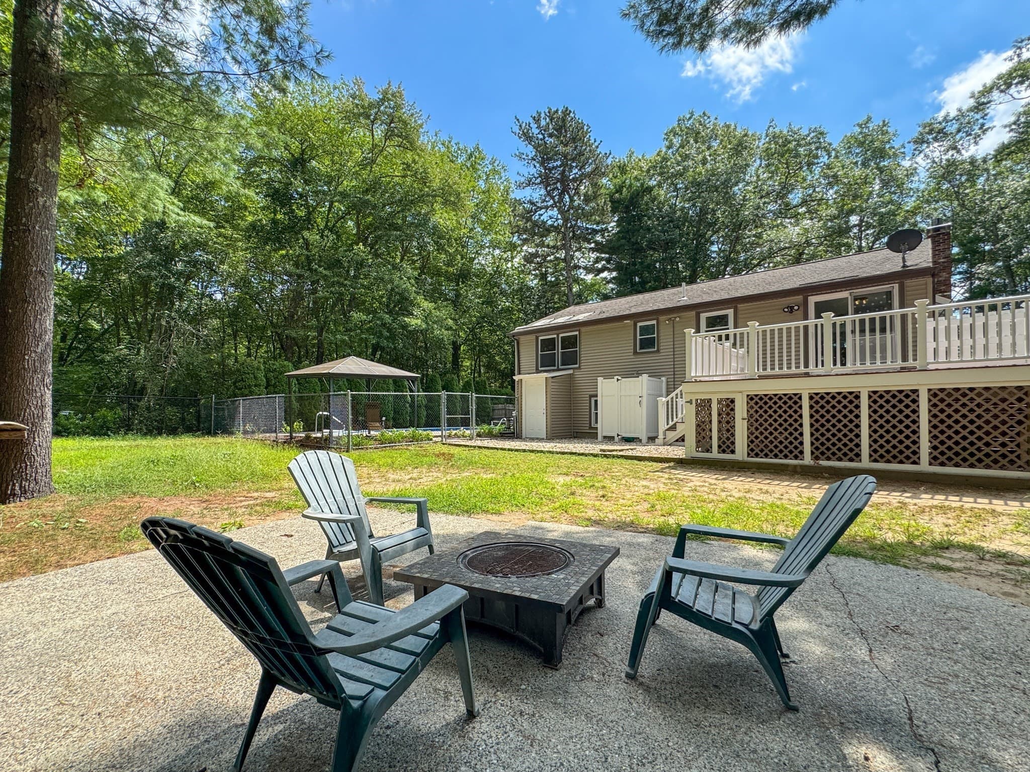 Single Family Residence at 617 Marys Pond Rd, Rochester MA 02770, Rochester, photo 6 of 15
