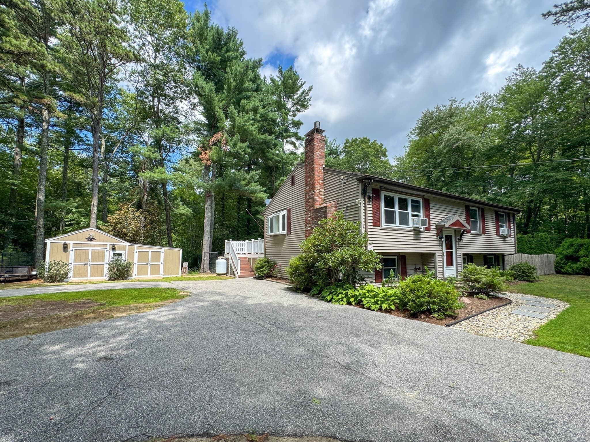 Single Family Residence at 617 Marys Pond Rd, Rochester MA 02770, Rochester, photo 3 of 15