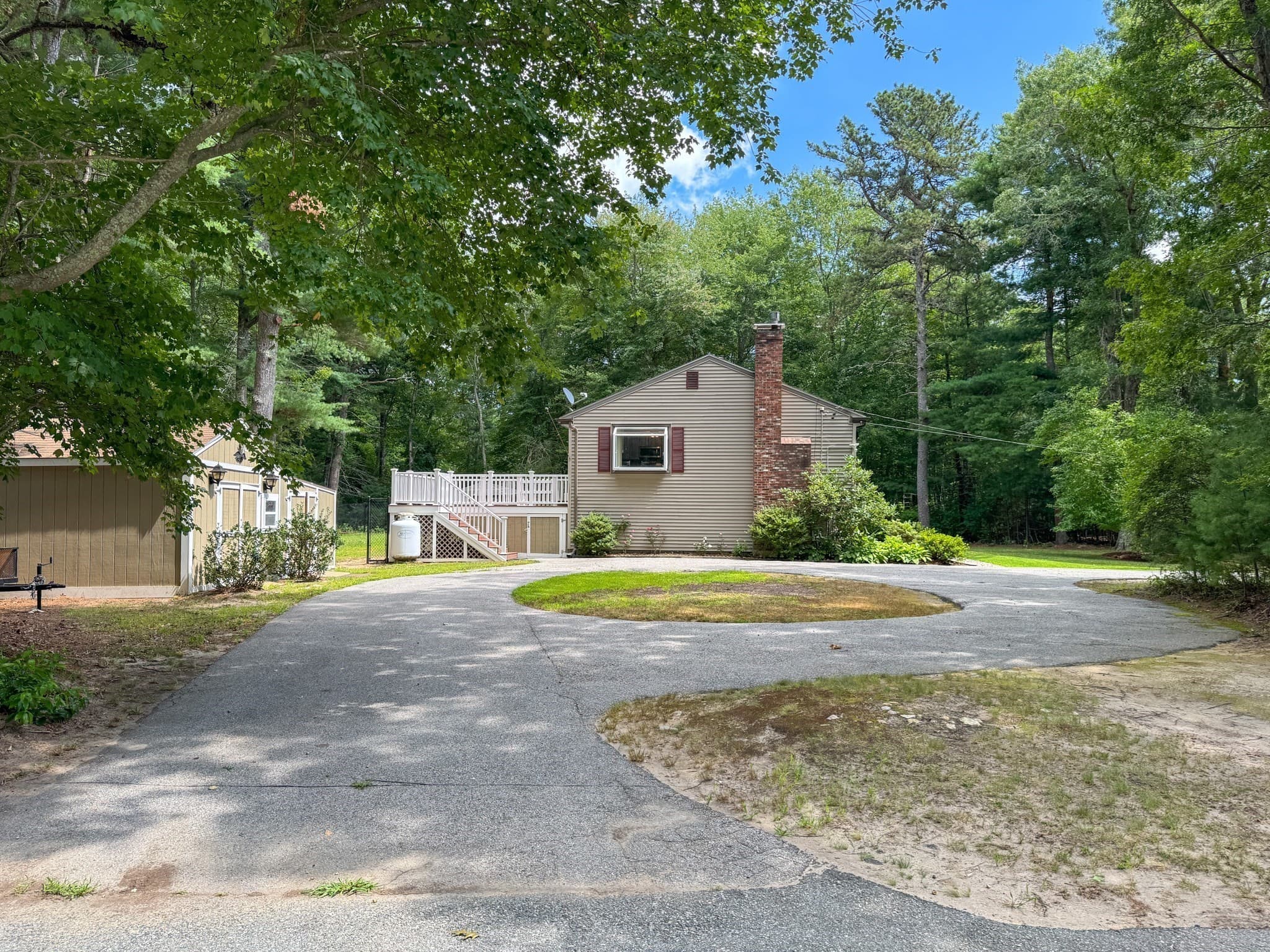 Single Family Residence at 617 Marys Pond Rd, Rochester MA 02770, Rochester, photo 4 of 15